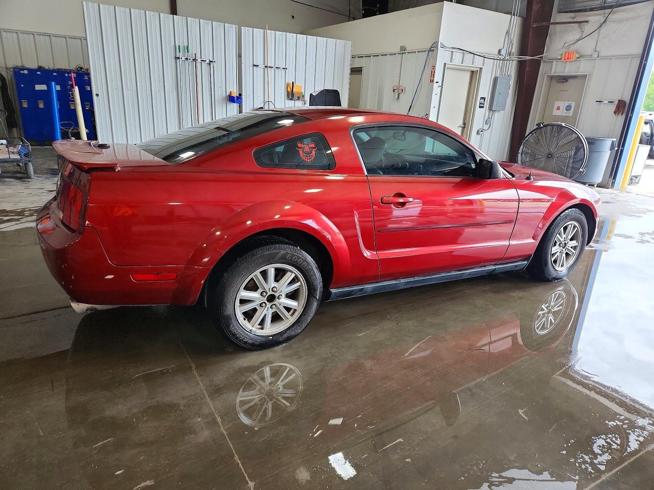 2007 Ford Mustang Красный vin: 1ZVFT80N675352411