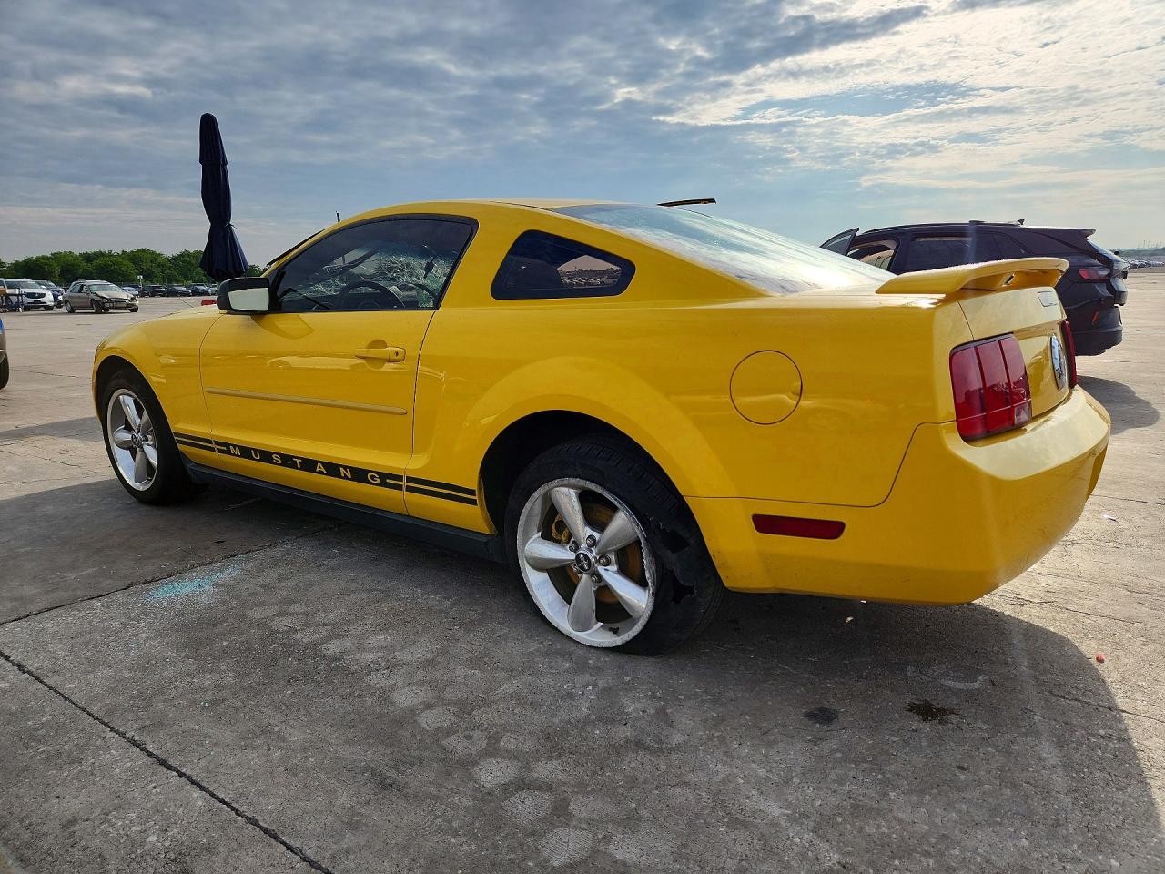 2005 Ford Mustang Желтый vin: 1ZVFT80N755115276