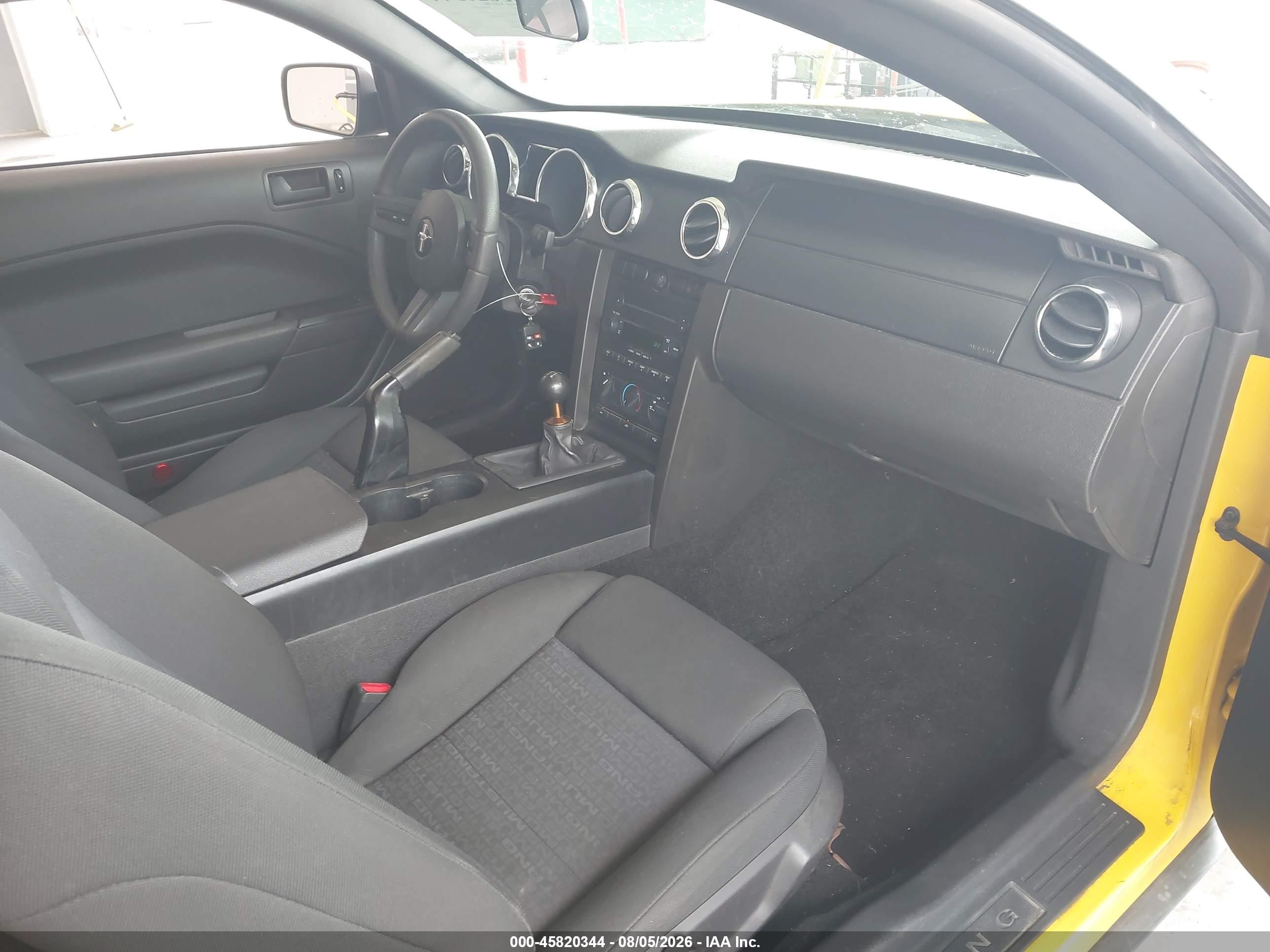 2005 Ford Mustang V6 Deluxe/v6 Premium Yellow vin: 1ZVFT80N755175249