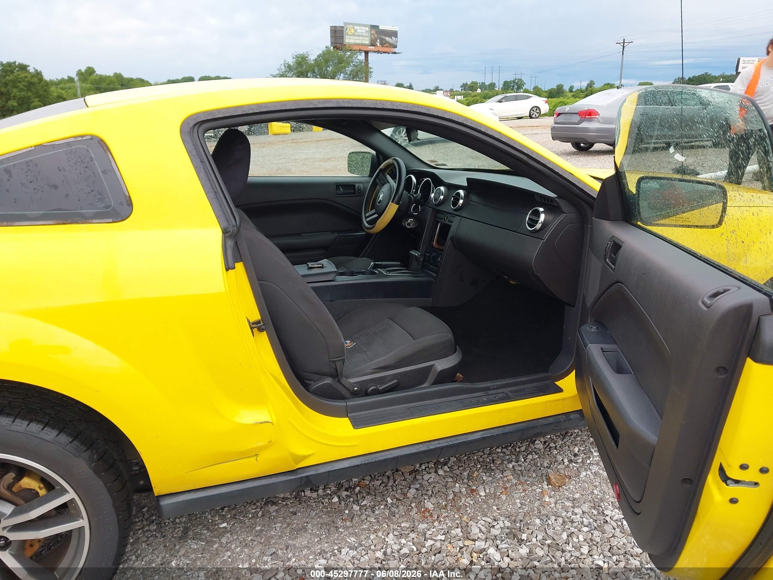2005 Ford Mustang V6 Deluxe/v6 Premium Yellow vin: 1ZVFT80N755218696