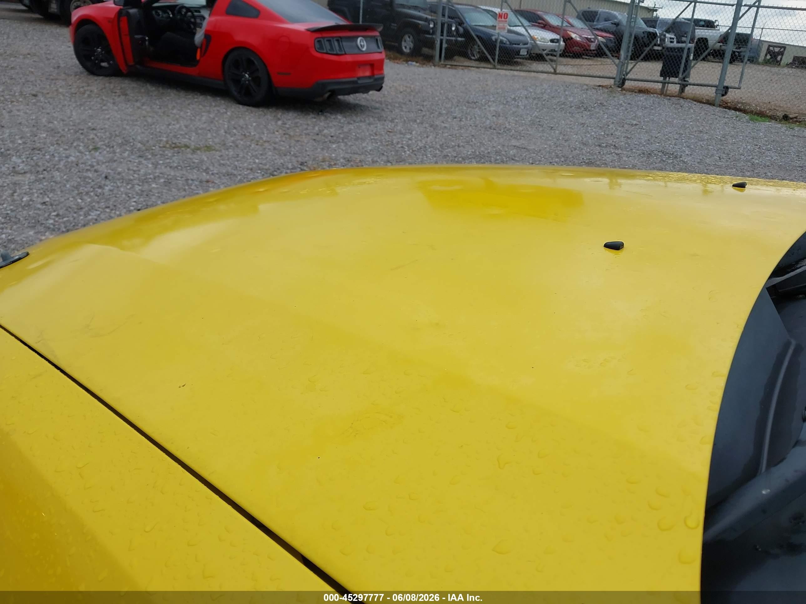 2005 Ford Mustang V6 Deluxe/v6 Premium Yellow vin: 1ZVFT80N755218696