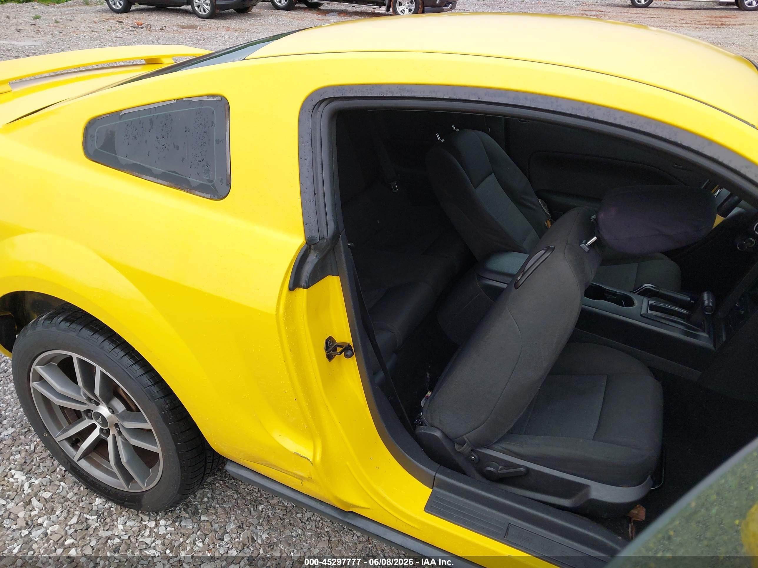 2005 Ford Mustang V6 Deluxe/v6 Premium Yellow vin: 1ZVFT80N755218696