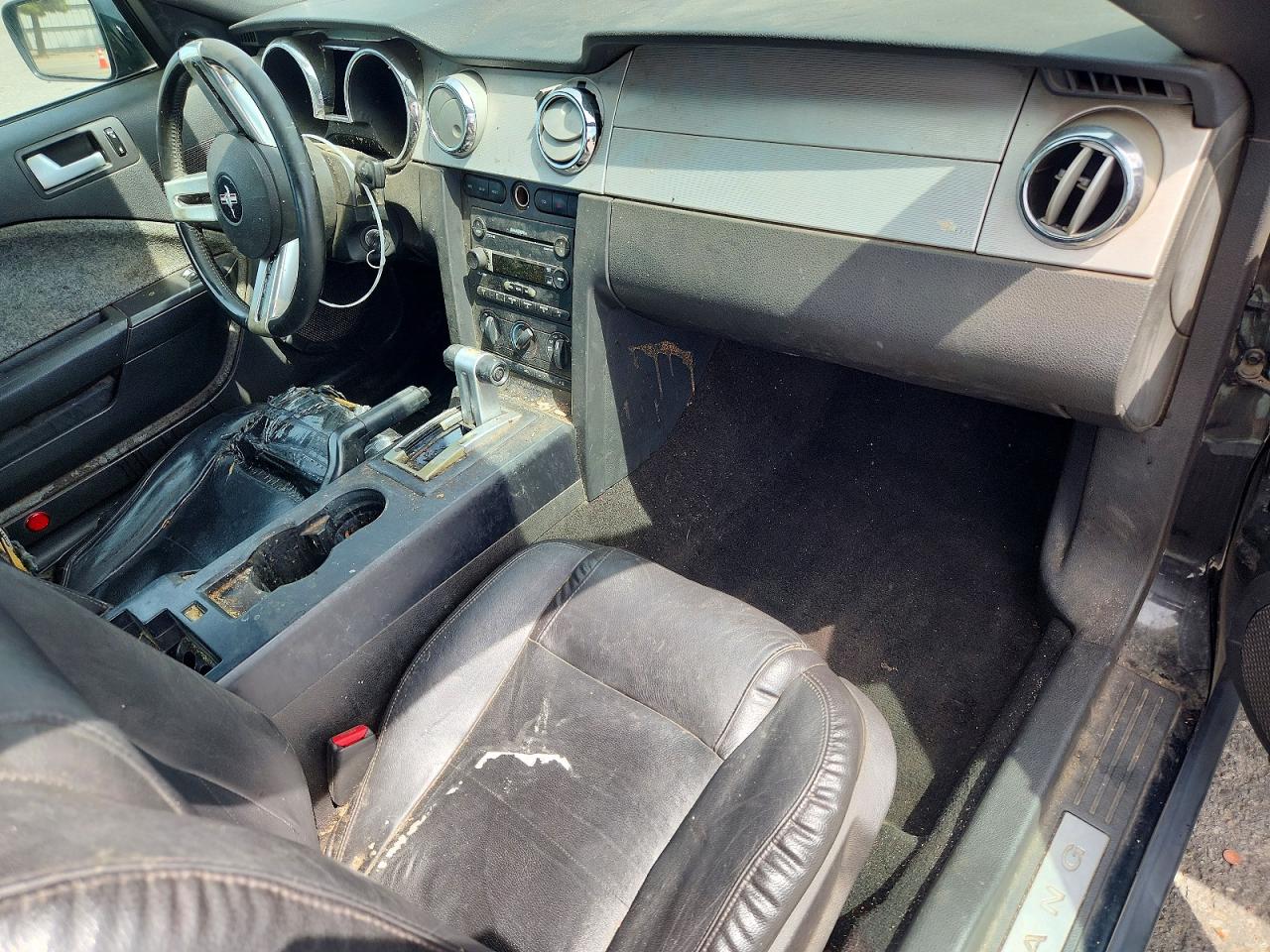2006 Ford Mustang Черный vin: 1ZVFT80N765109494
