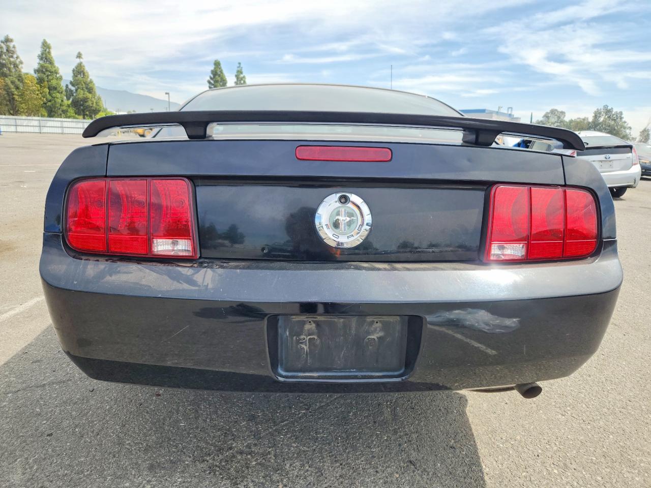 2006 Ford Mustang Черный vin: 1ZVFT80N765109494