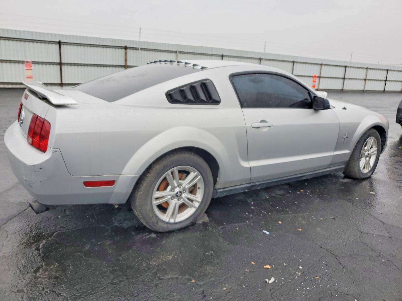 2006 Ford Mustang Silver vin: 1ZVFT80N765118597