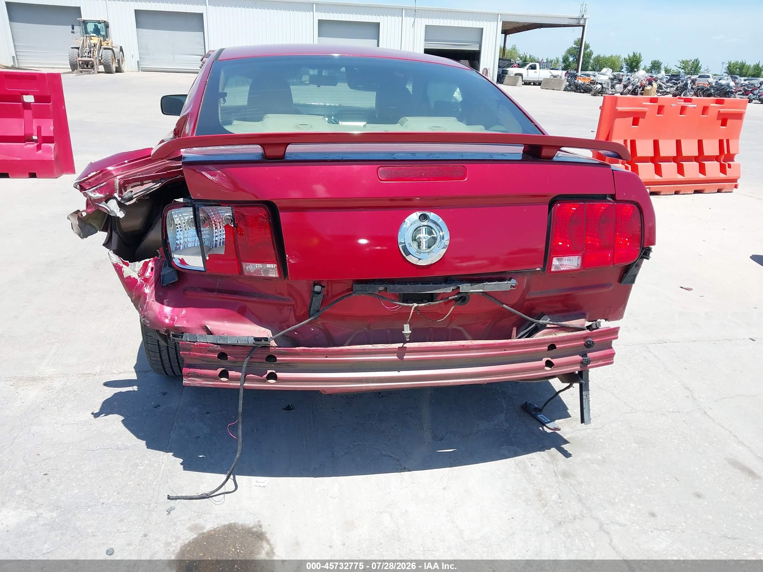 2006 Ford Mustang V6 Red vin: 1ZVFT80N765123735