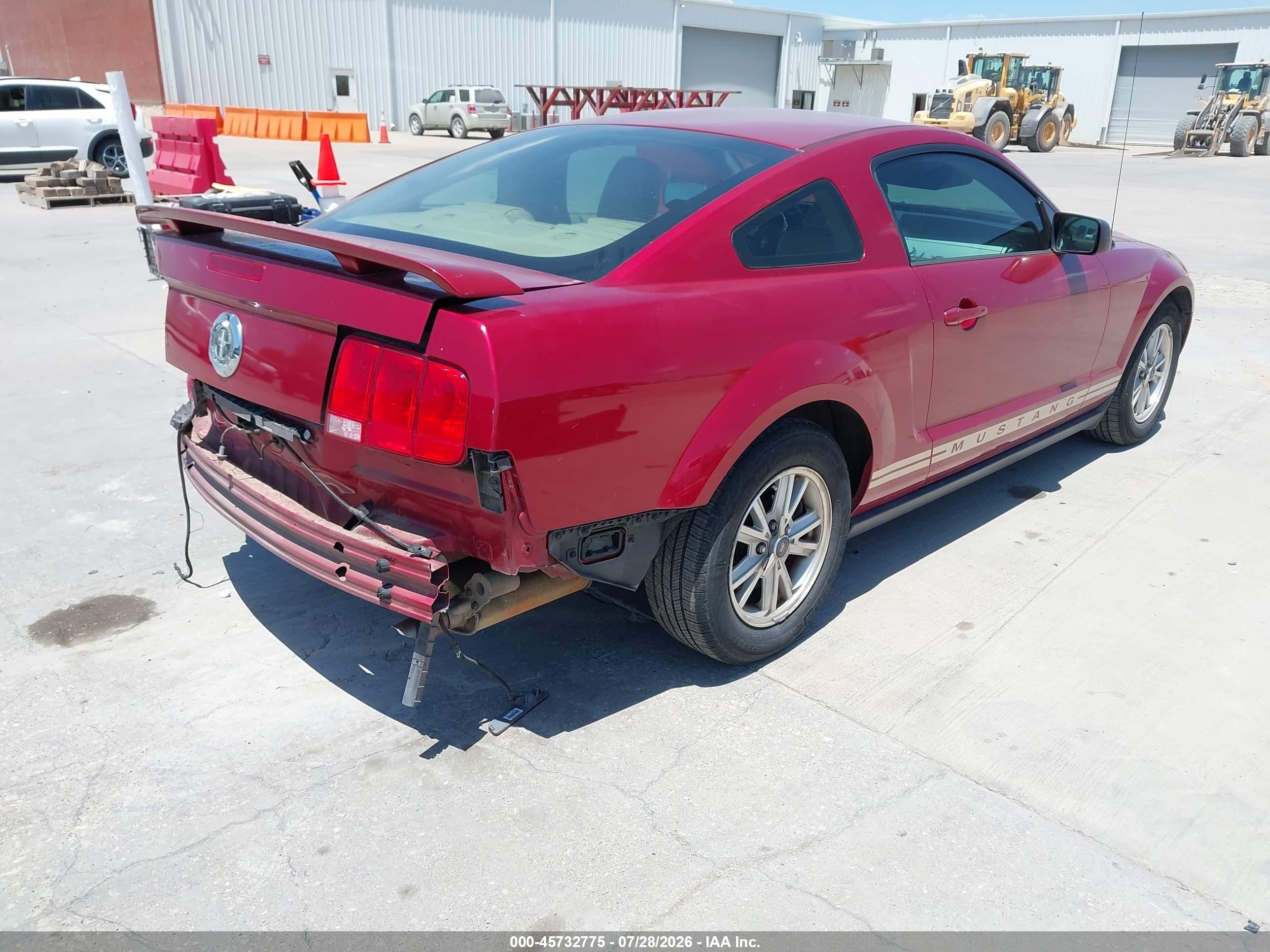 2006 Ford Mustang V6 Red vin: 1ZVFT80N765123735