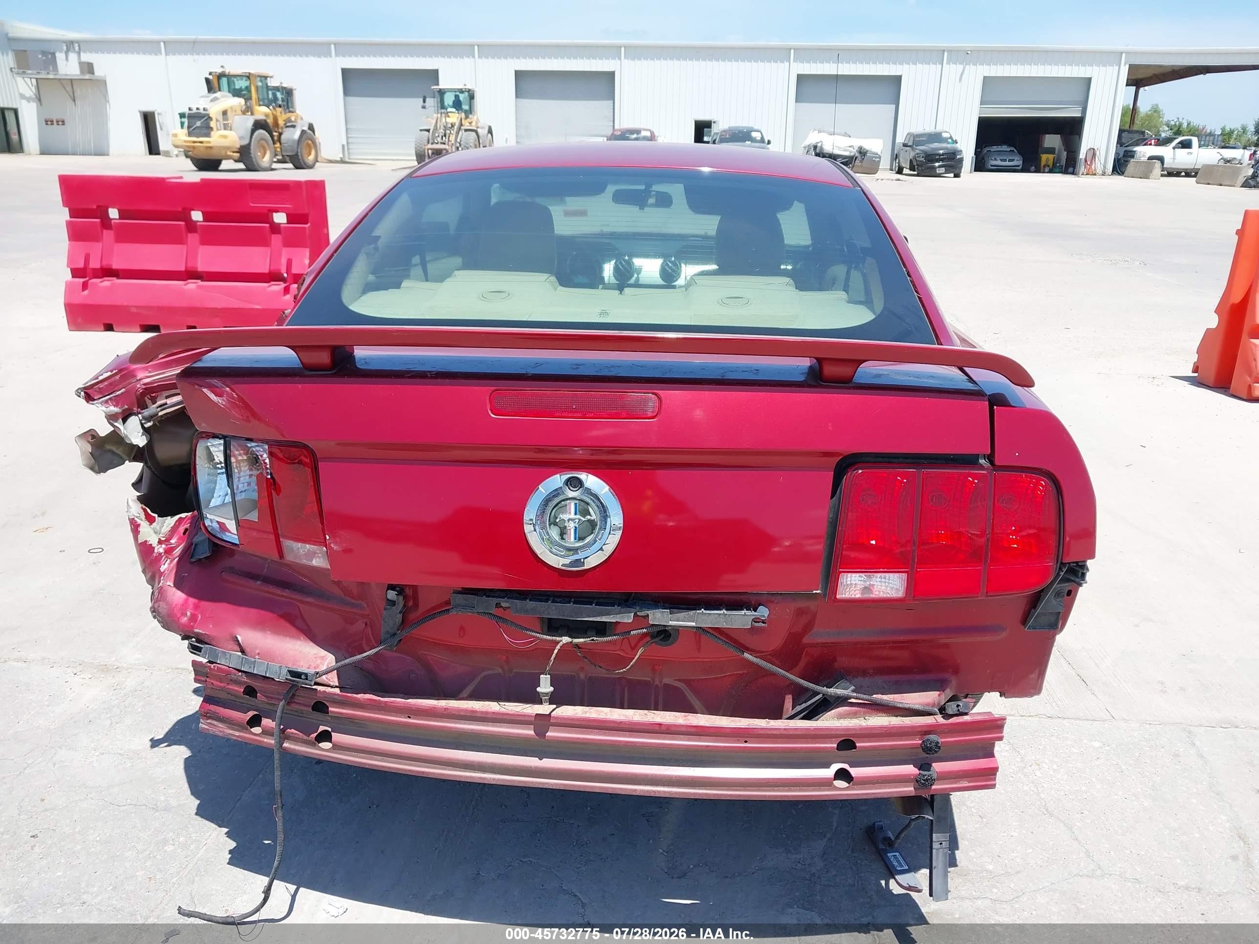 2006 Ford Mustang V6 Red vin: 1ZVFT80N765123735