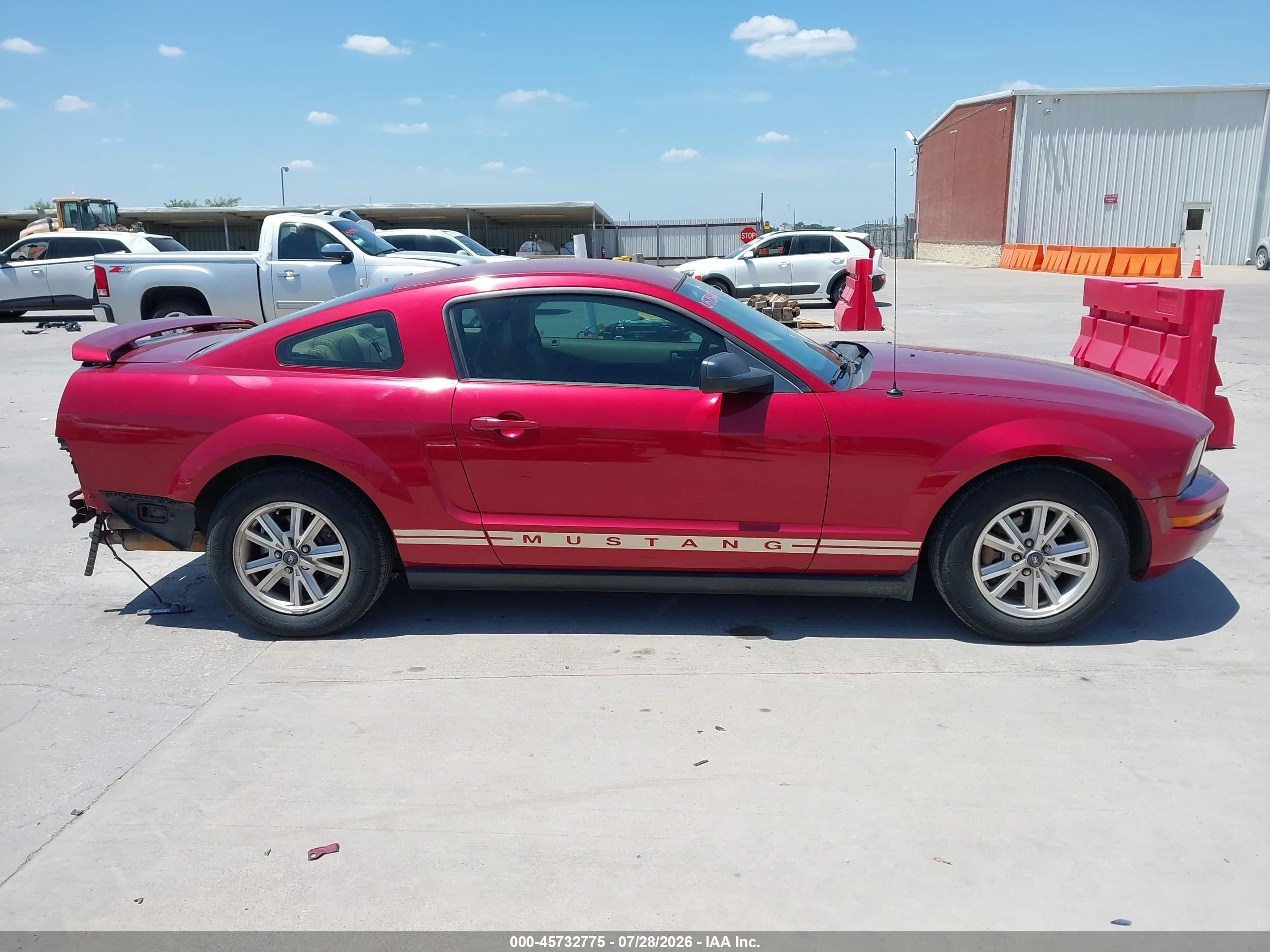 2006 Ford Mustang V6 Red vin: 1ZVFT80N765123735