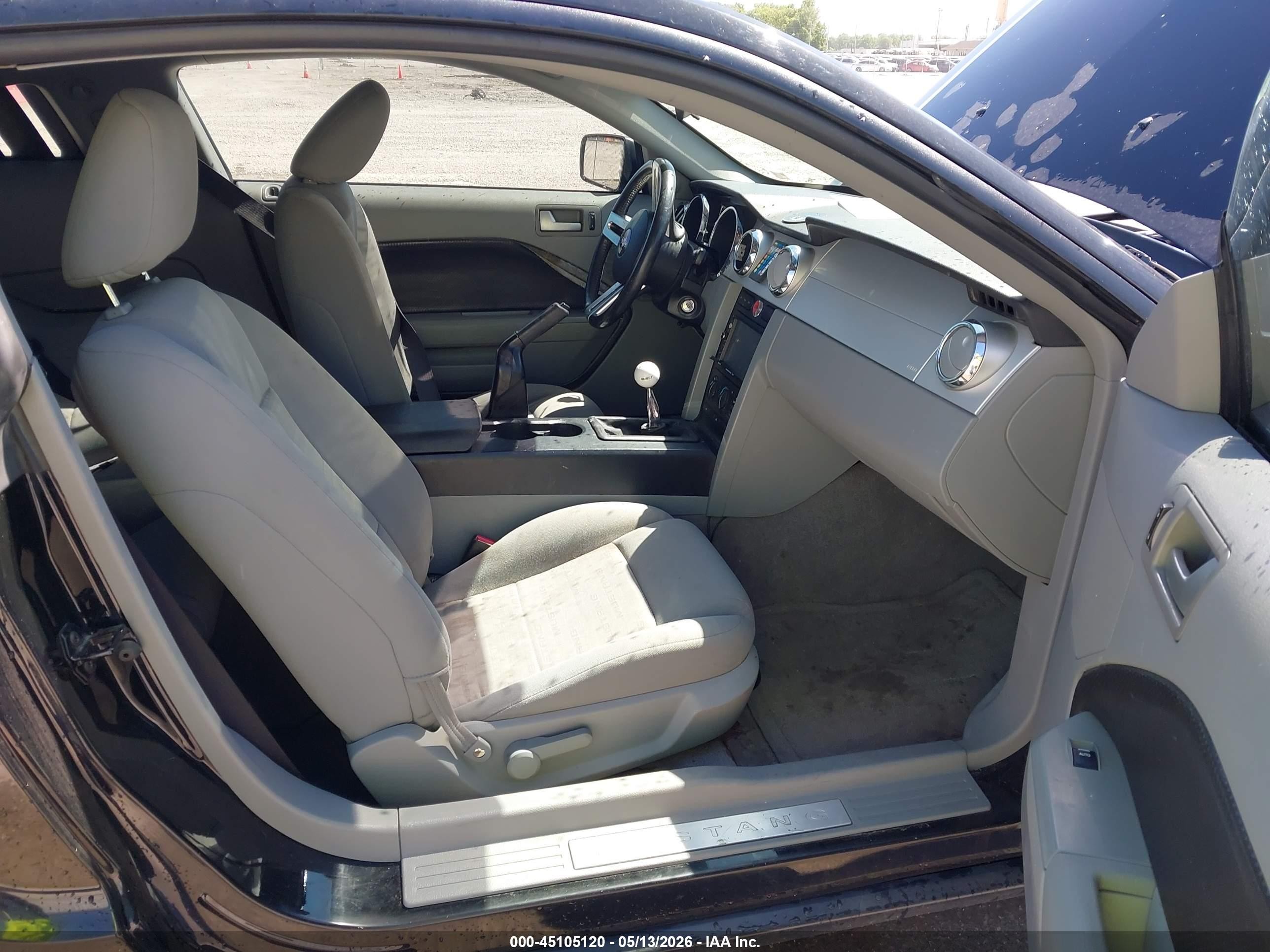 2006 Ford Mustang V6 Black vin: 1ZVFT80N765167945