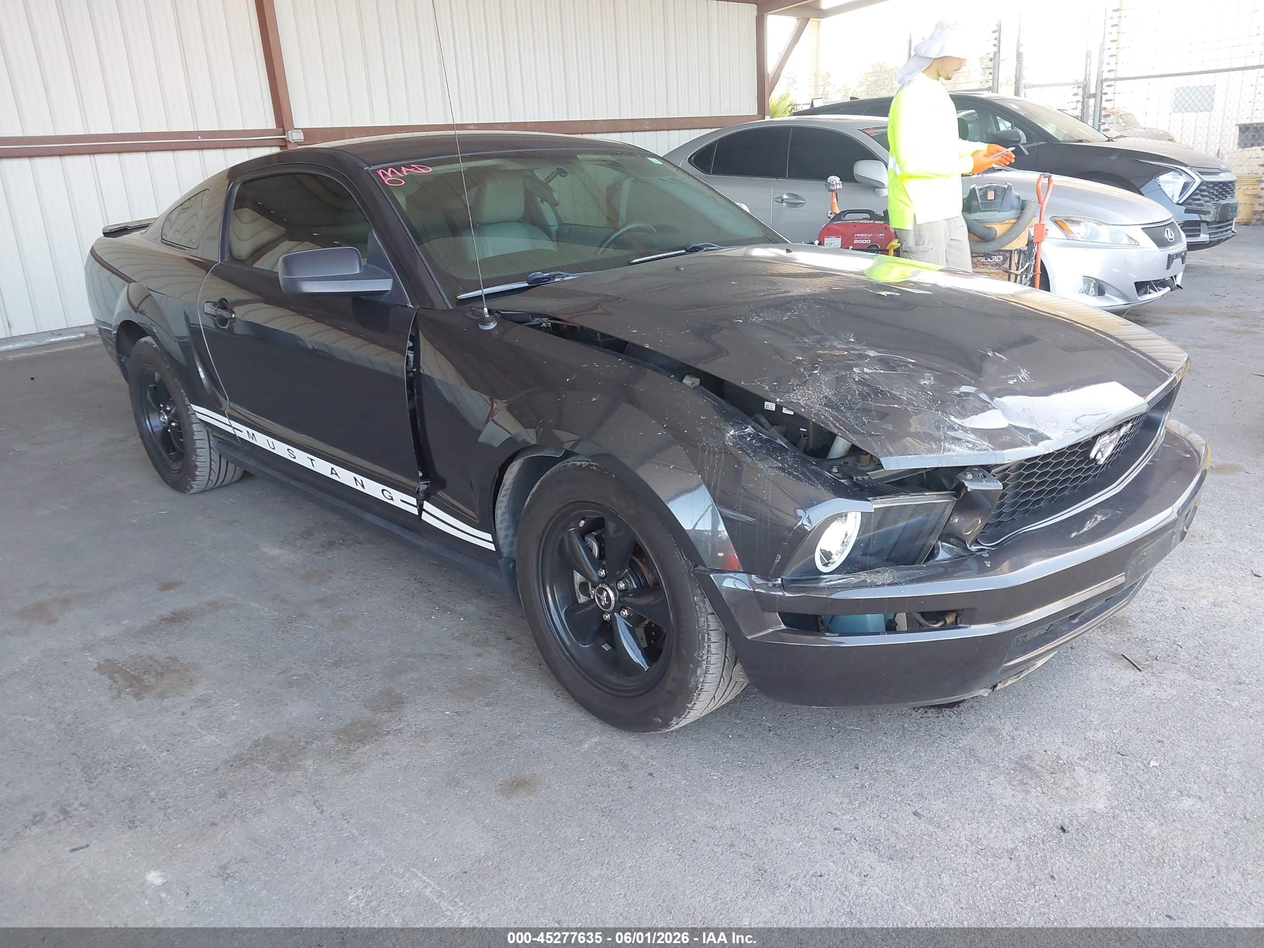 2007 Ford Mustang V6 Deluxe/v6 Premium Черный vin: 1ZVFT80N775274866