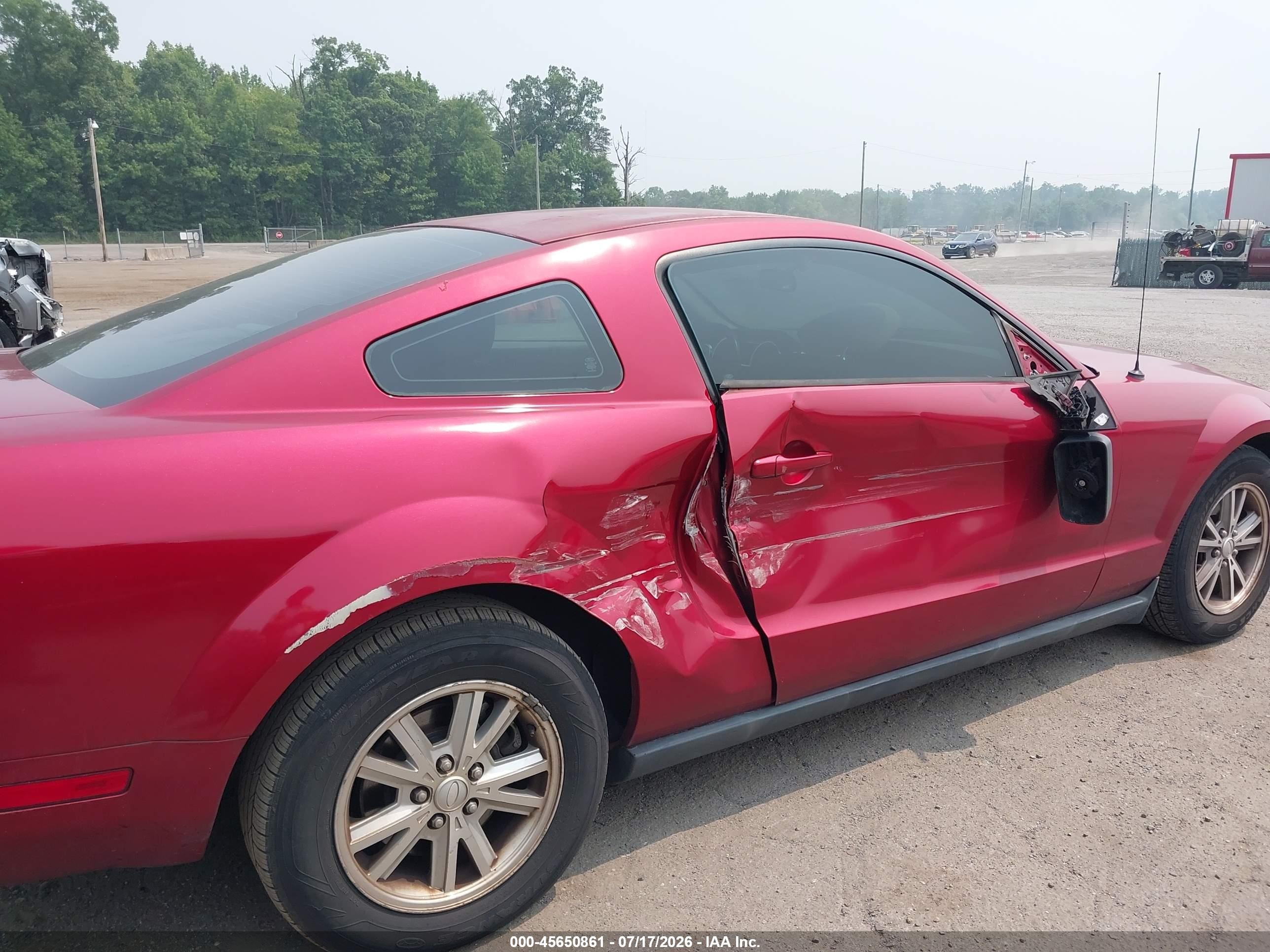 2007 Ford Mustang V6 Deluxe/v6 Premium Red vin: 1ZVFT80N775337142