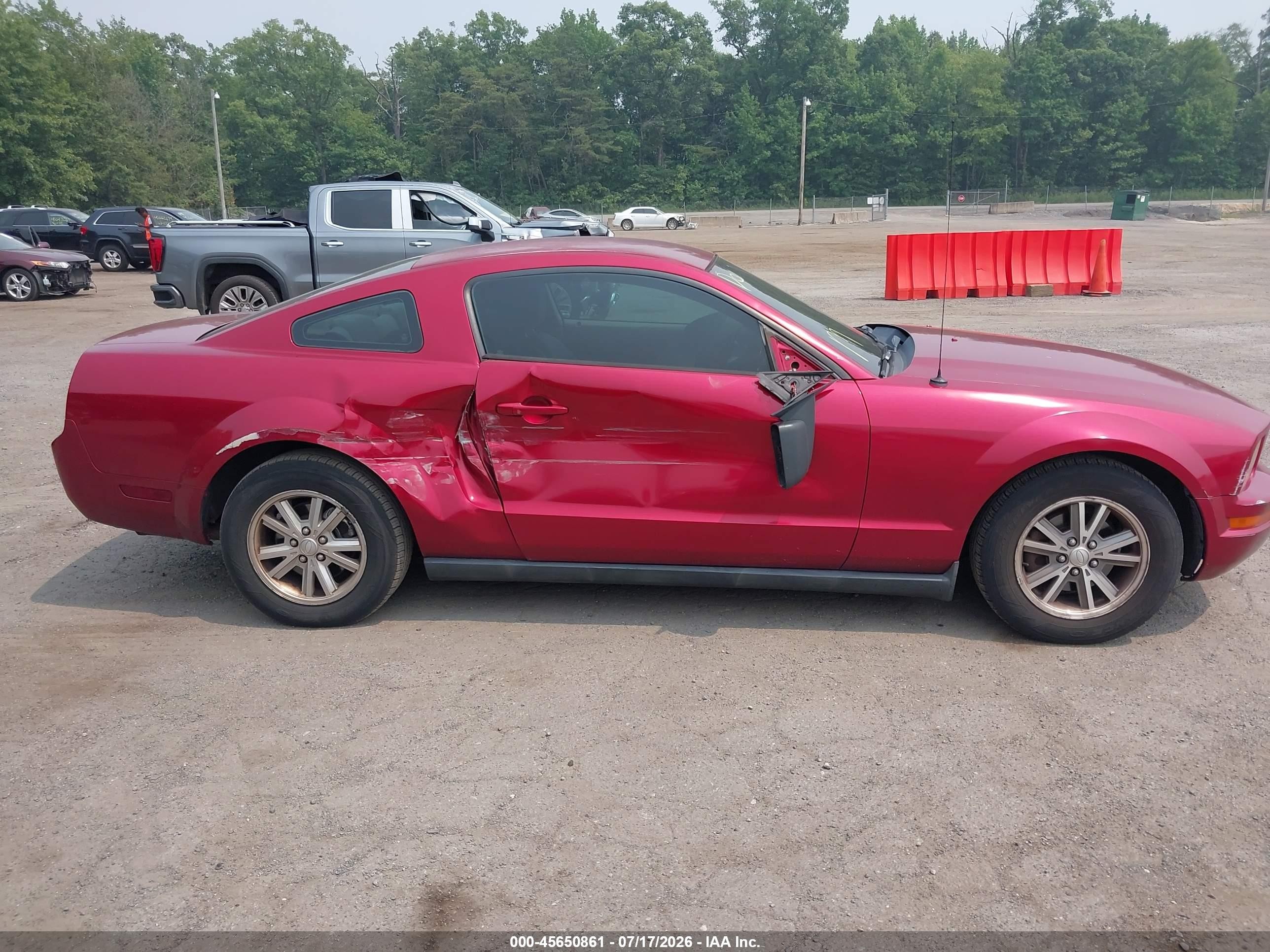 2007 Ford Mustang V6 Deluxe/v6 Premium Red vin: 1ZVFT80N775337142
