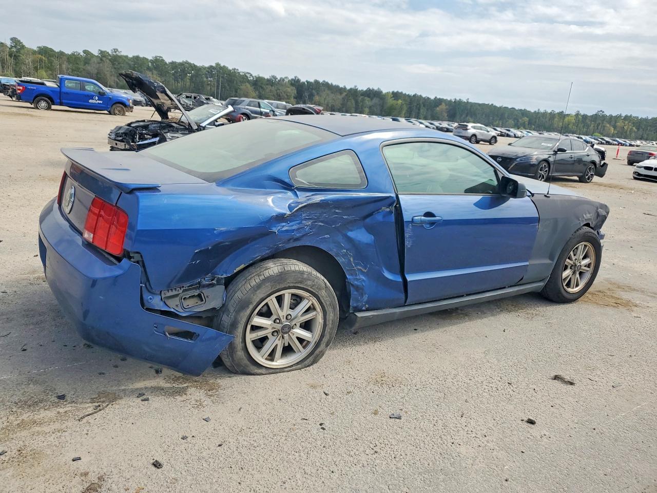 2007 Ford Mustang Blue vin: 1ZVFT80N775337660
