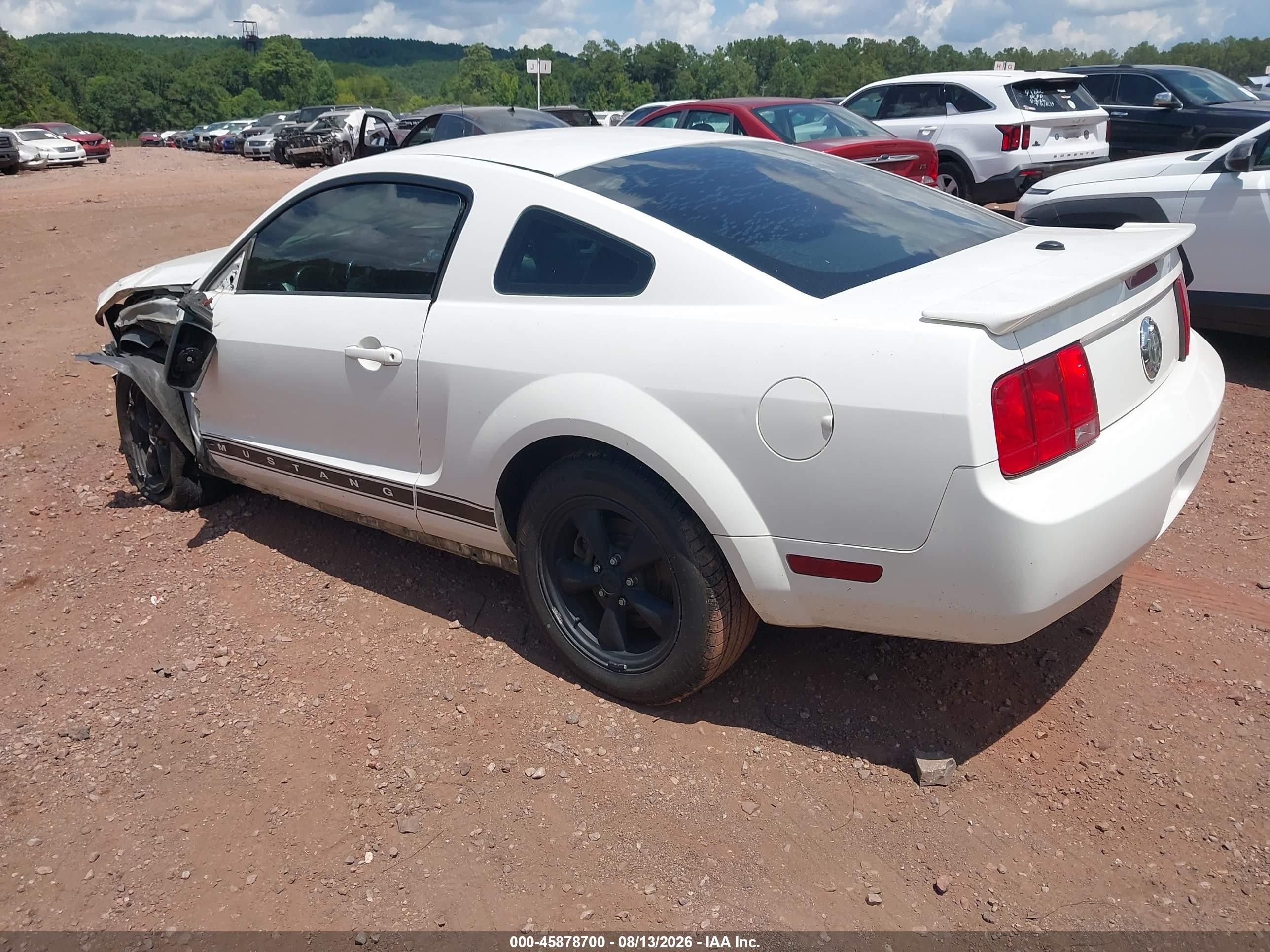 2007 Ford Mustang V6 Deluxe/v6 Premium Белый vin: 1ZVFT80N775357312