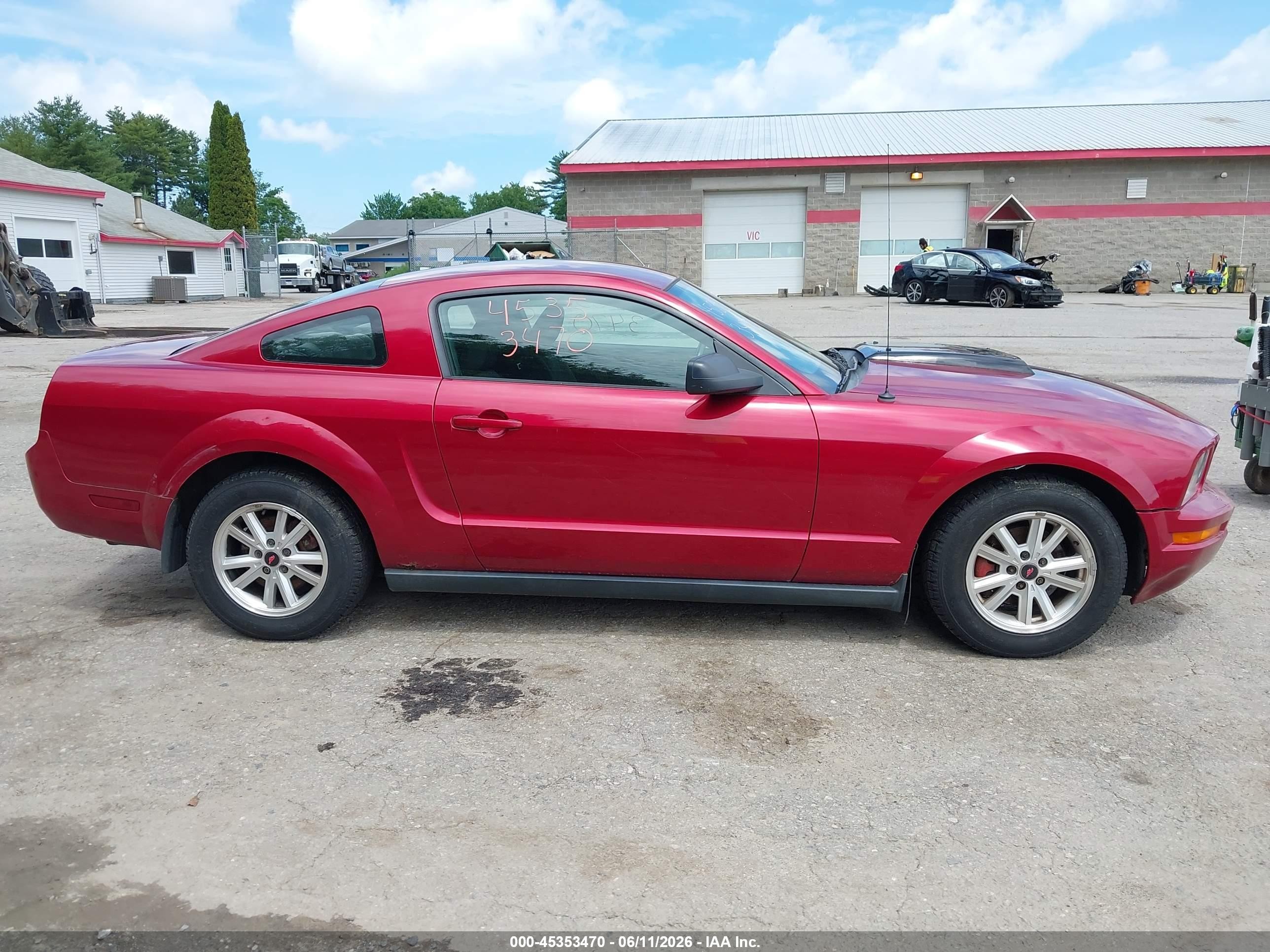 2005 Ford Mustang V6 Deluxe/v6 Premium Maroon vin: 1ZVFT80N855172084