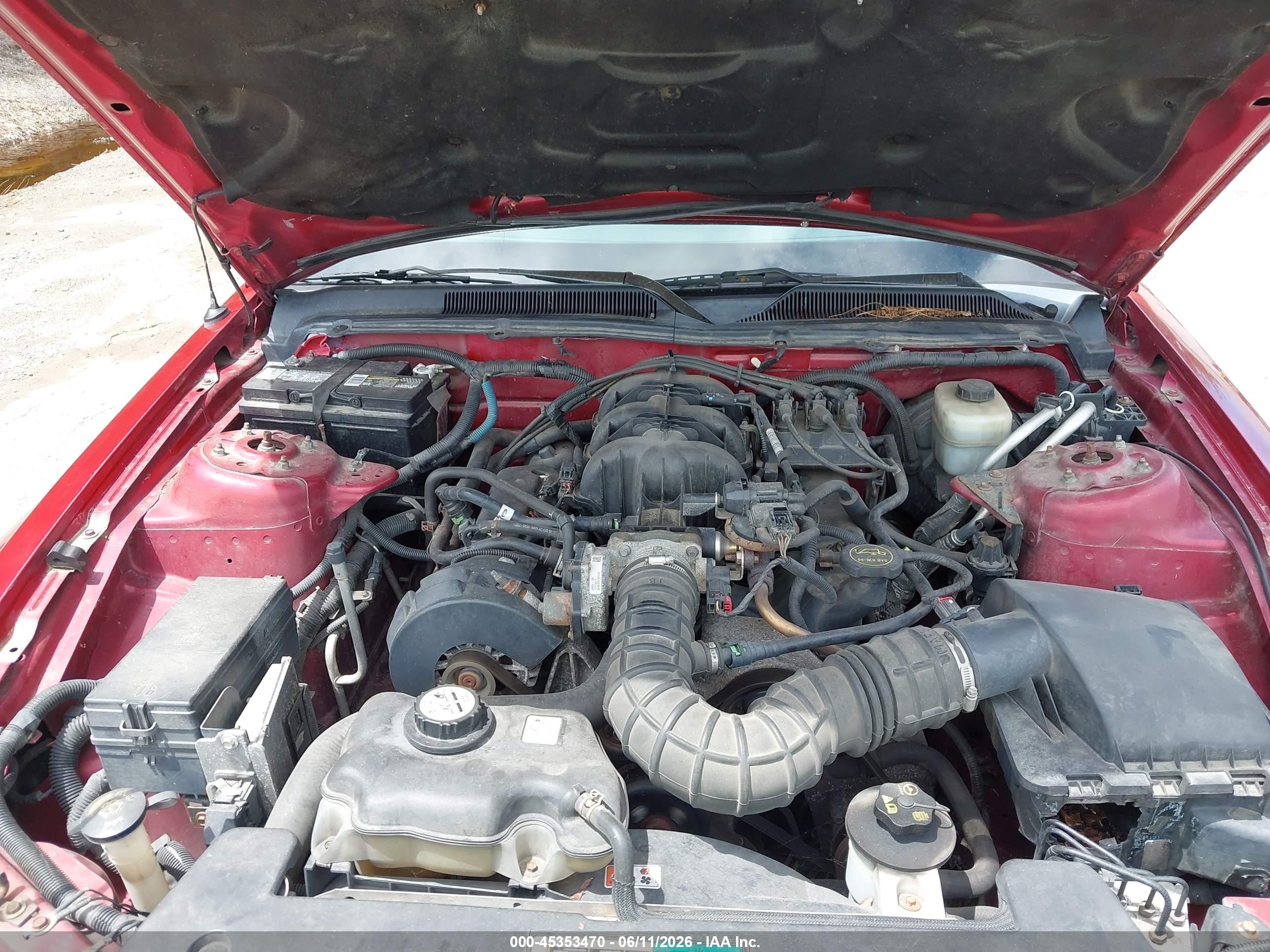 2005 Ford Mustang V6 Deluxe/v6 Premium Maroon vin: 1ZVFT80N855172084