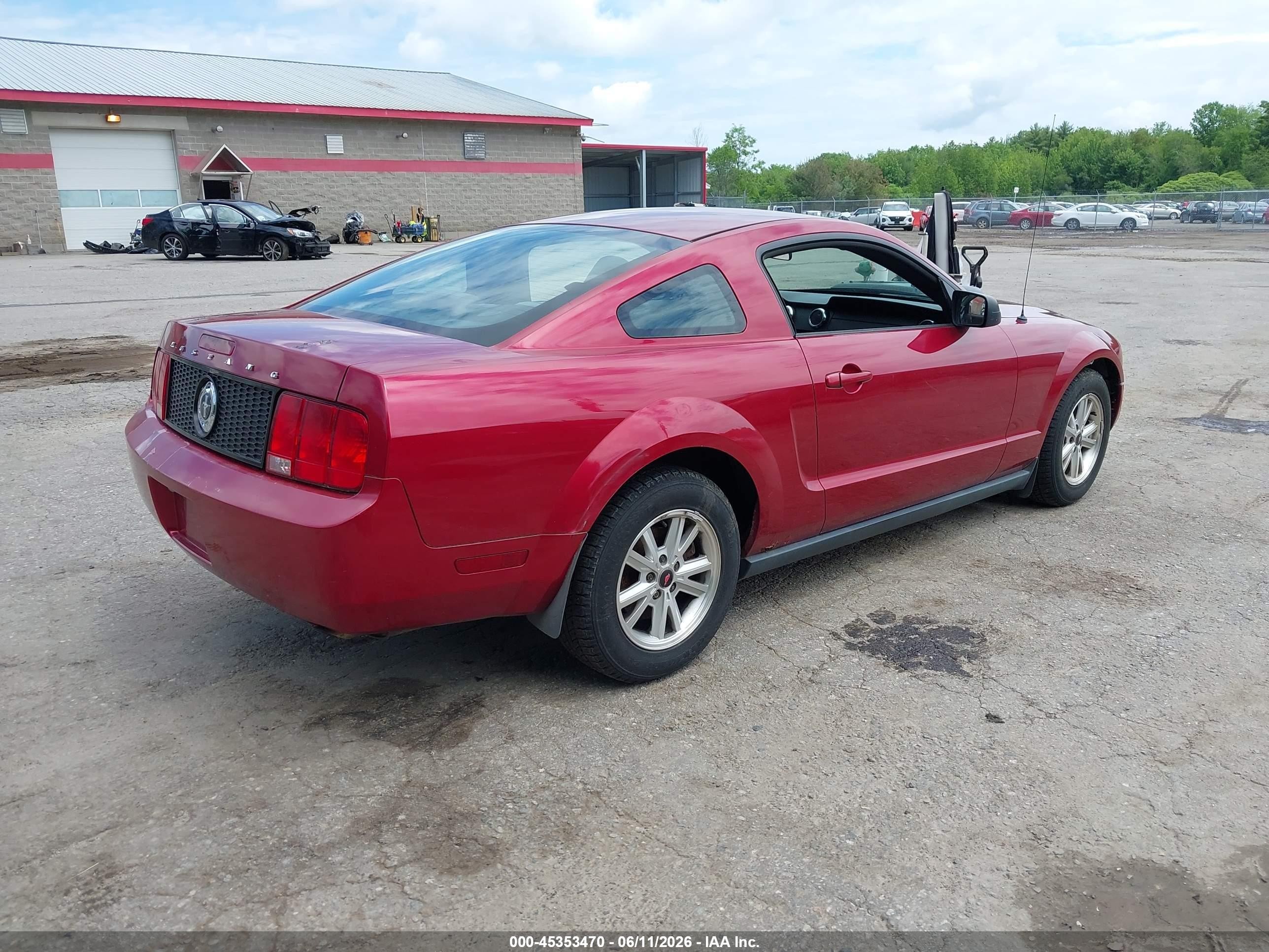 2005 Ford Mustang V6 Deluxe/v6 Premium Maroon vin: 1ZVFT80N855172084