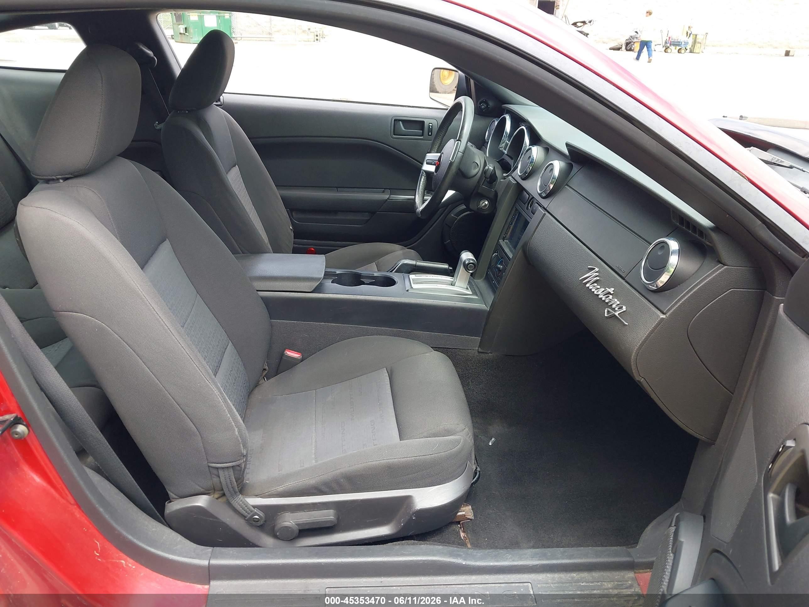 2005 Ford Mustang V6 Deluxe/v6 Premium Maroon vin: 1ZVFT80N855172084