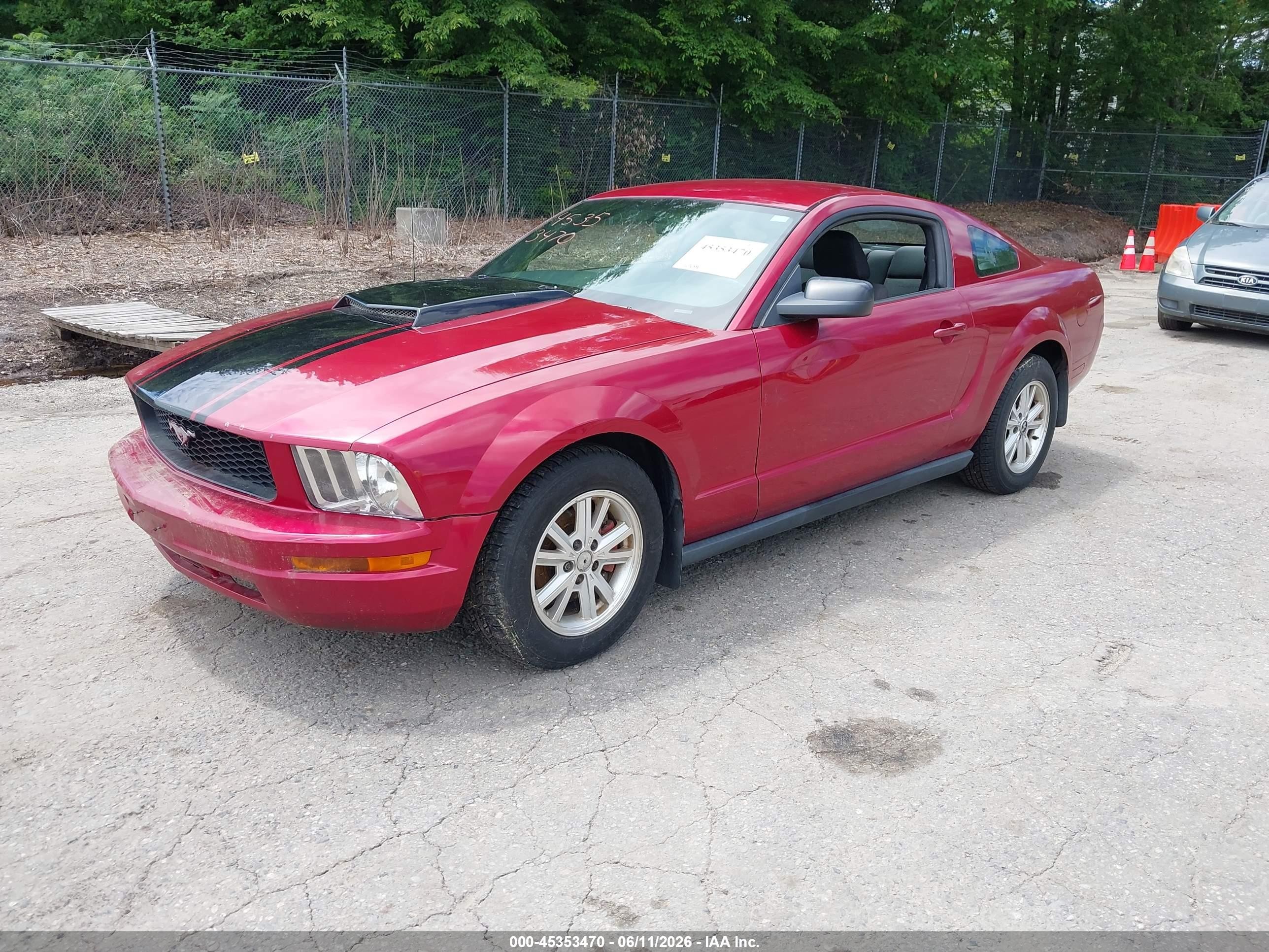 2005 Ford Mustang V6 Deluxe/v6 Premium Maroon vin: 1ZVFT80N855172084