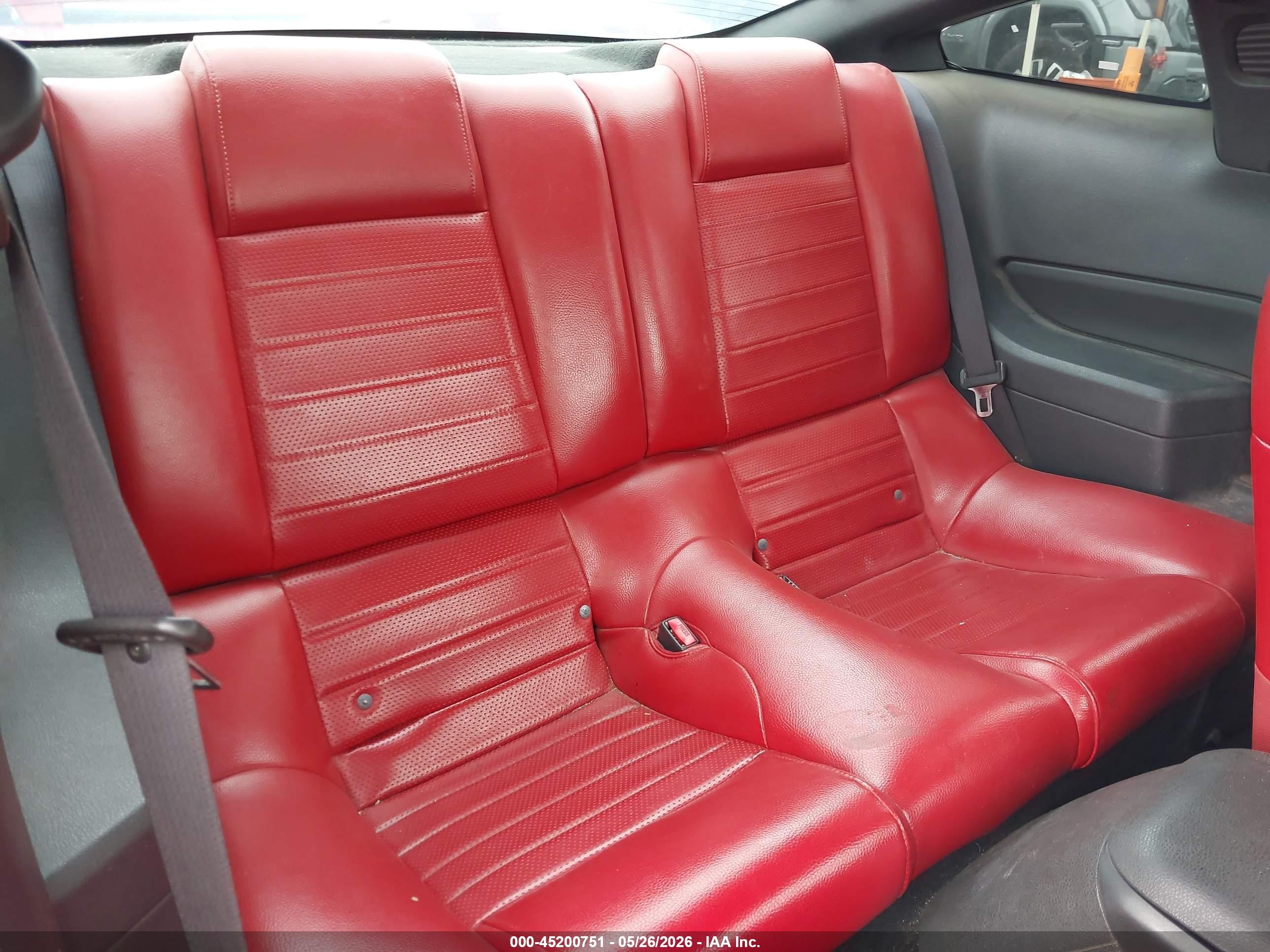 2005 Ford Mustang V6 Deluxe/v6 Premium Red vin: 1ZVFT80N855226287