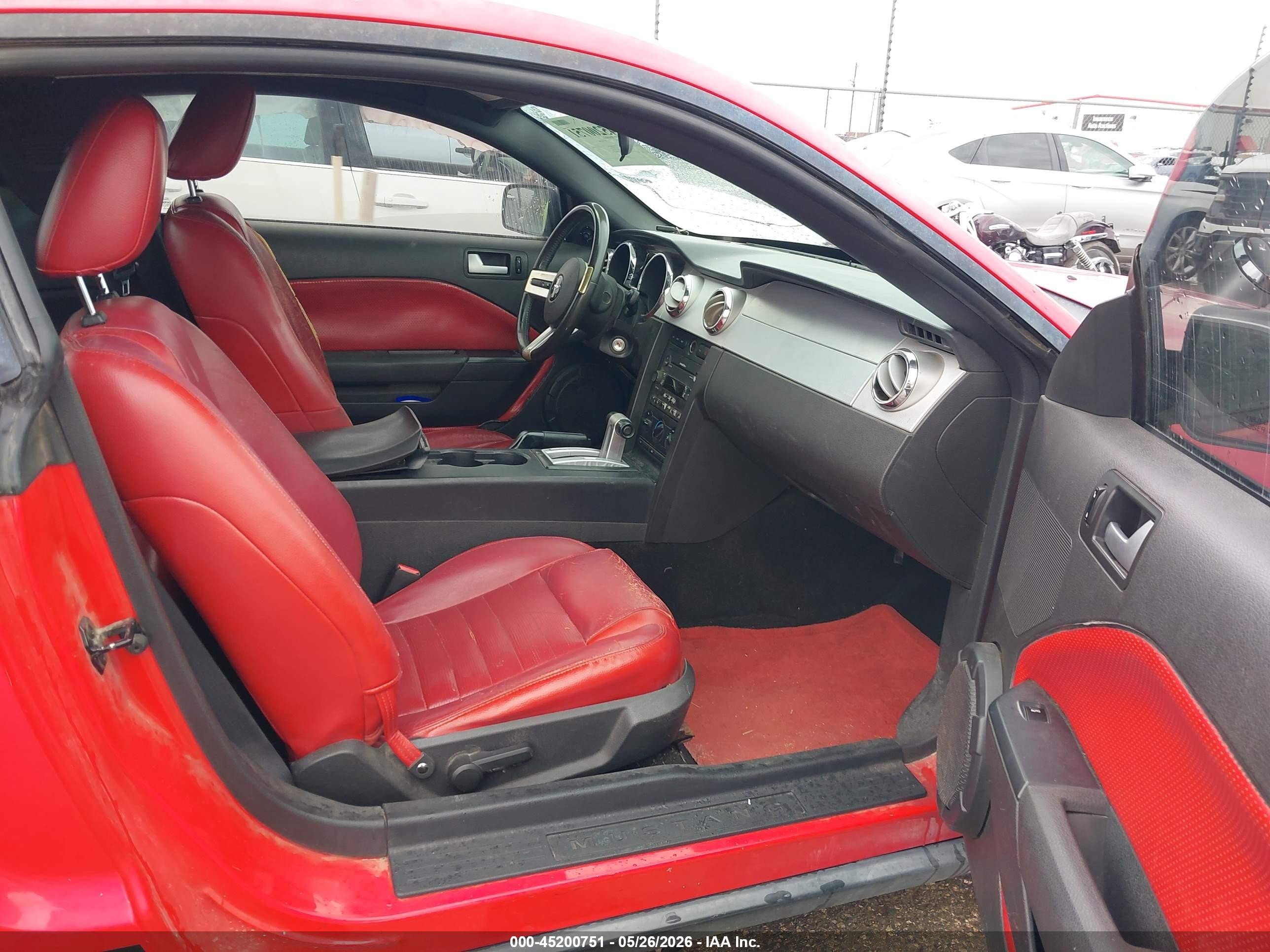 2005 Ford Mustang V6 Deluxe/v6 Premium Red vin: 1ZVFT80N855226287