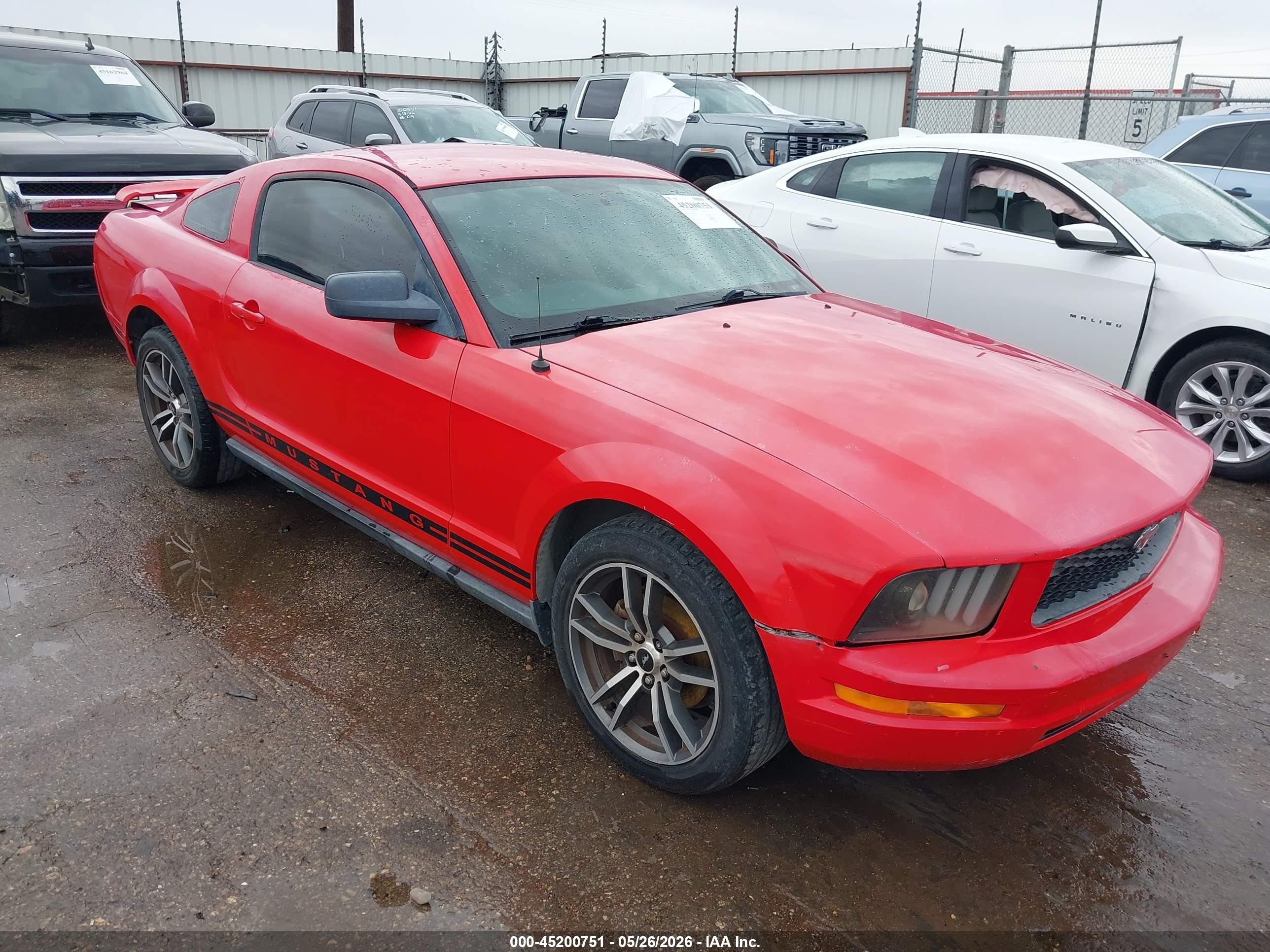2005 Ford Mustang V6 Deluxe/v6 Premium Red vin: 1ZVFT80N855226287
