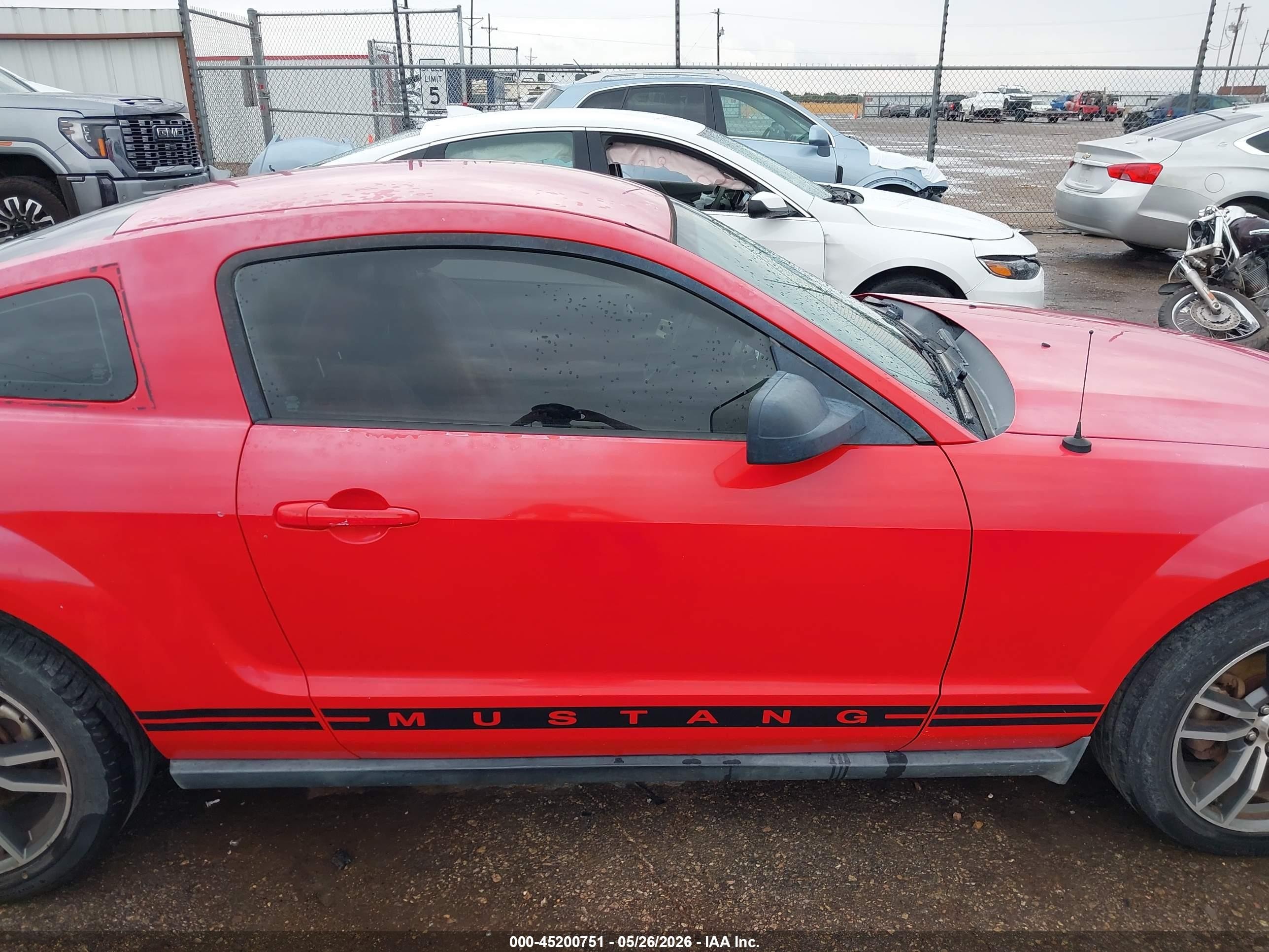 2005 Ford Mustang V6 Deluxe/v6 Premium Red vin: 1ZVFT80N855226287