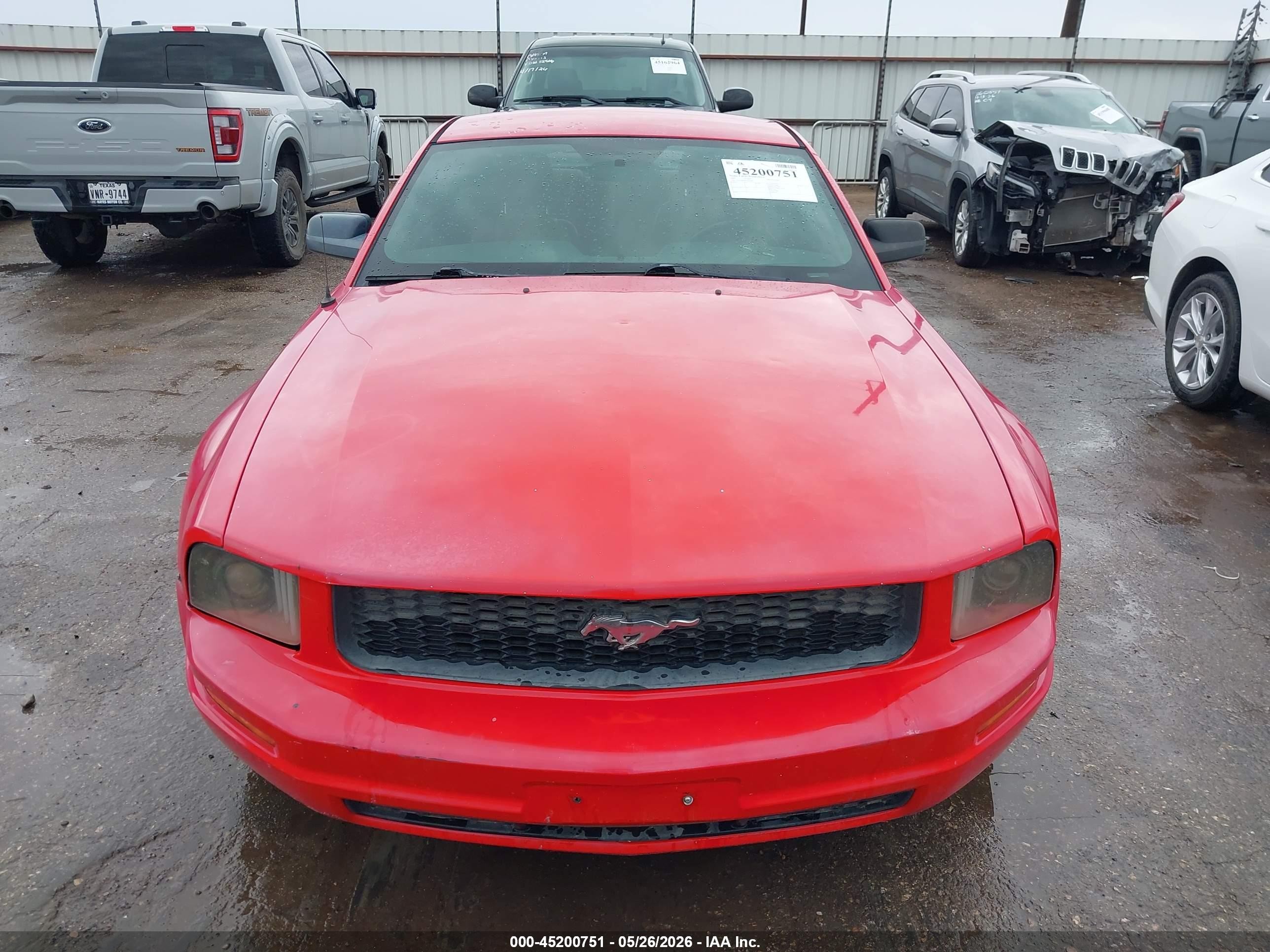 2005 Ford Mustang V6 Deluxe/v6 Premium Red vin: 1ZVFT80N855226287