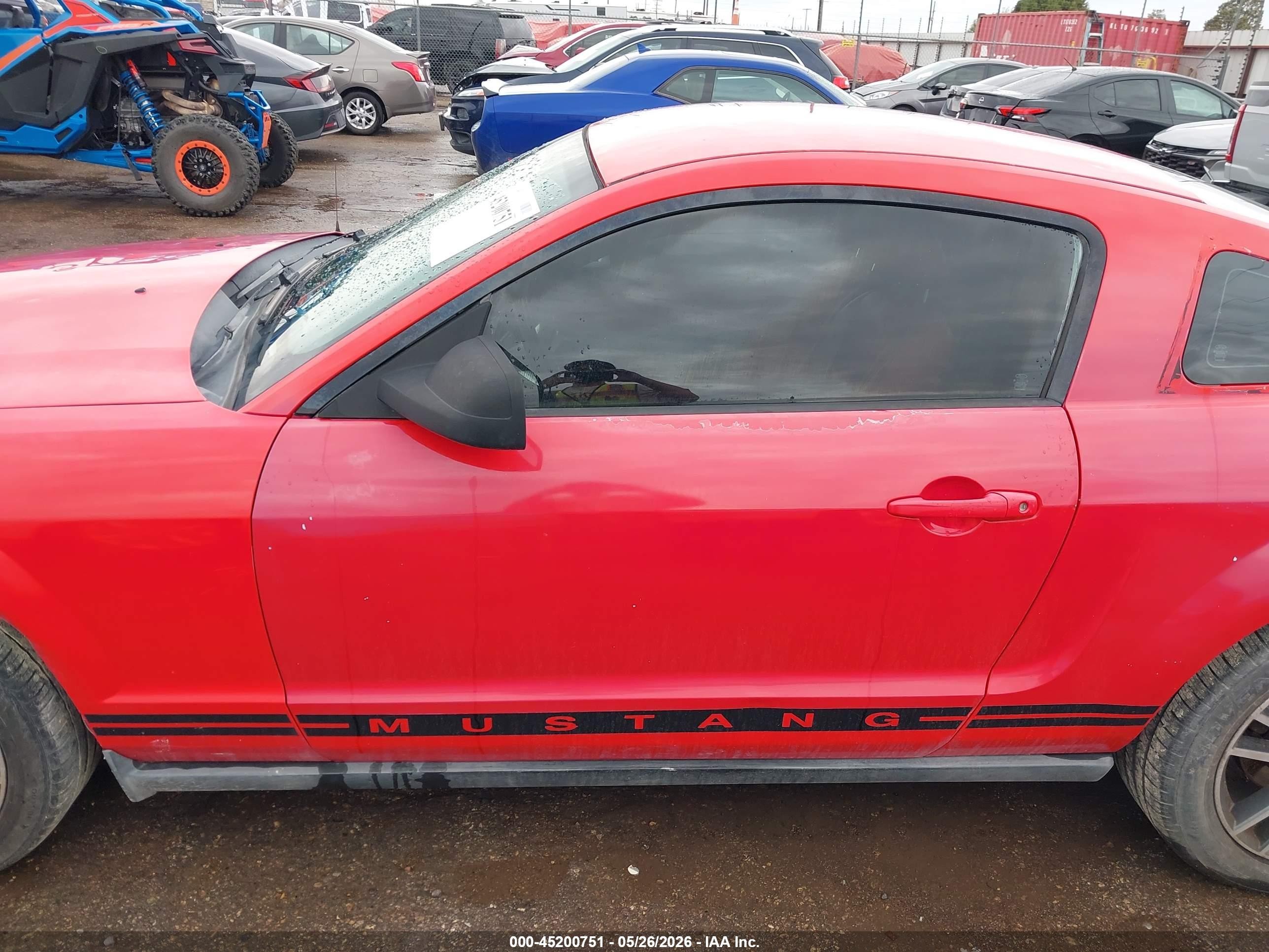 2005 Ford Mustang V6 Deluxe/v6 Premium Red vin: 1ZVFT80N855226287