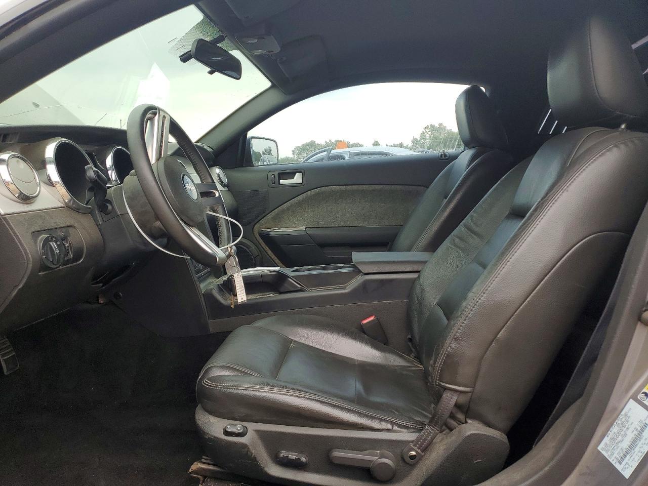 2006 Ford Mustang Серебряный vin: 1ZVFT80N865140057