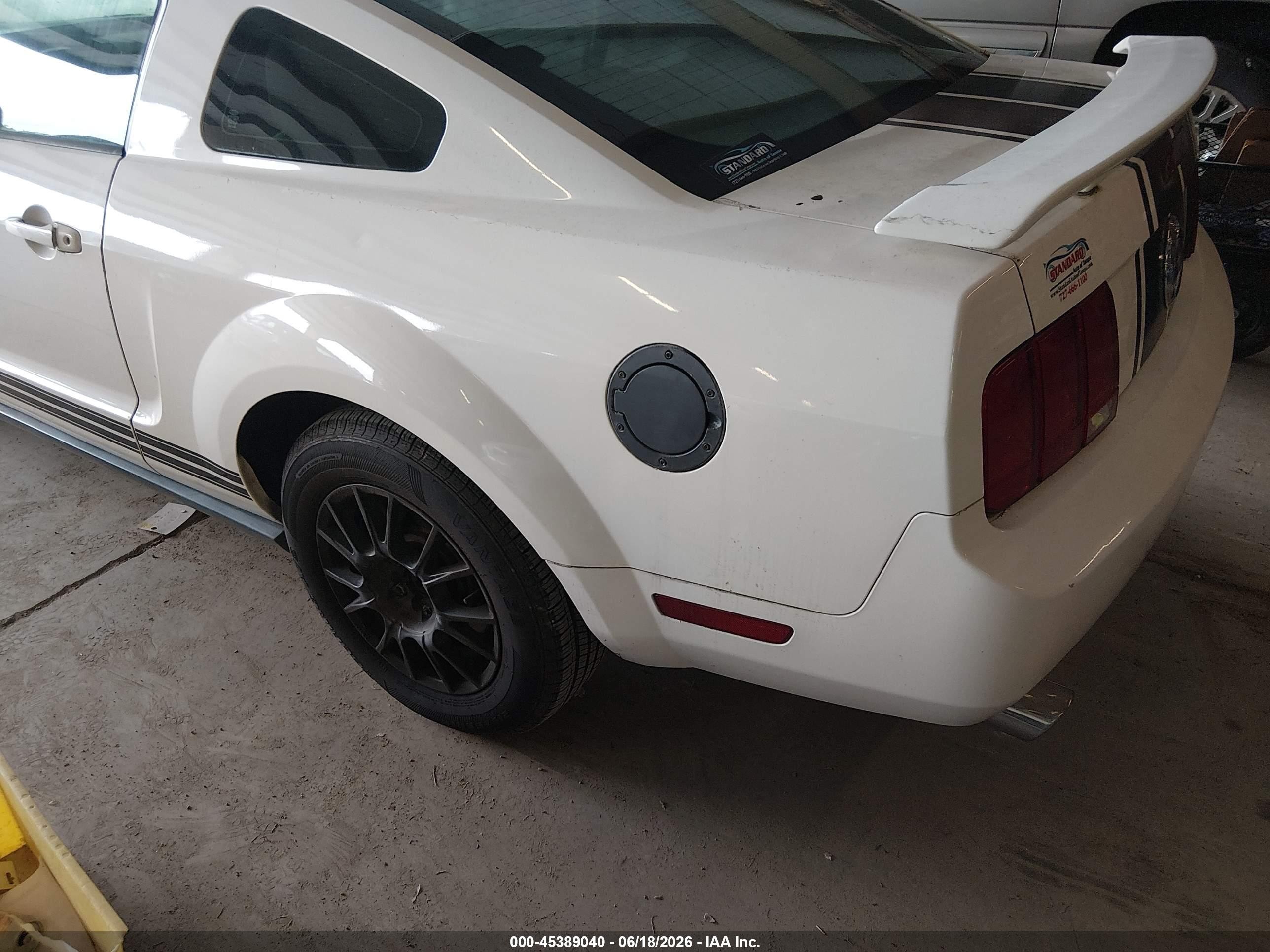 2007 Ford Mustang V6 Deluxe/v6 Premium White vin: 1ZVFT80N875198039