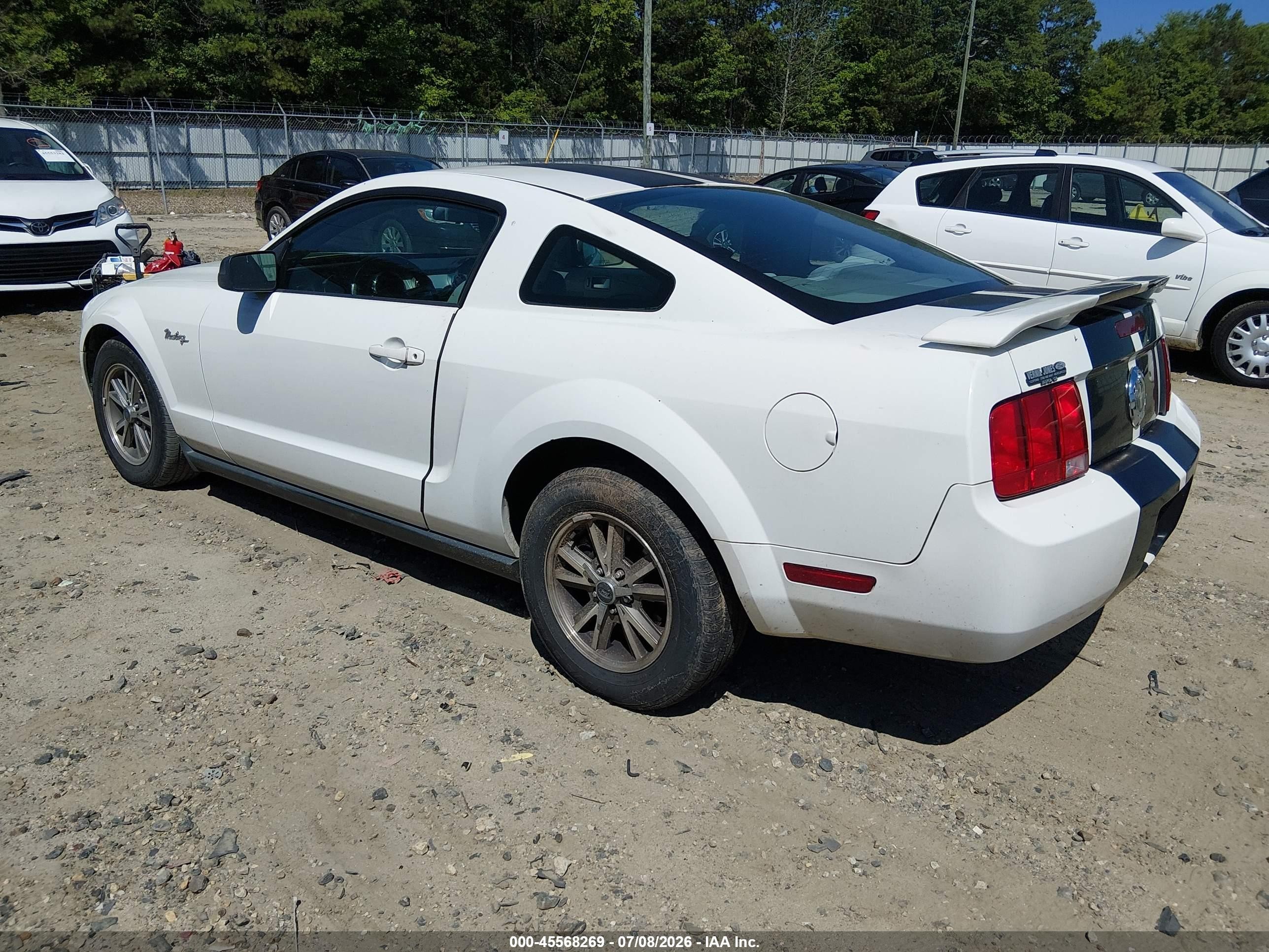 2005 Ford Mustang V6 Deluxe/v6 Premium White vin: 1ZVFT80N955104506