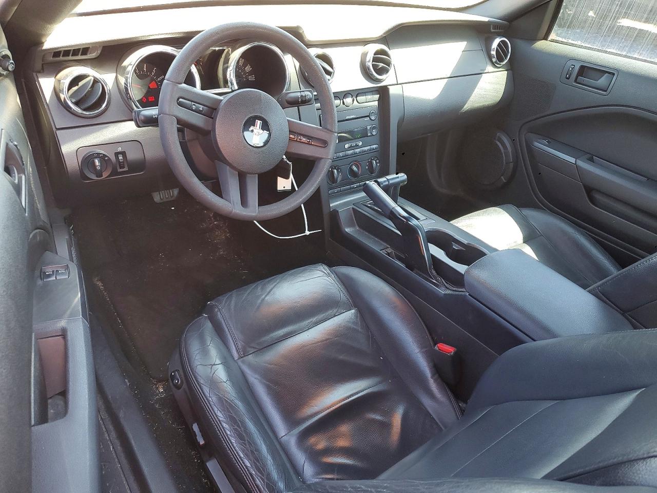 2005 Ford Mustang Red vin: 1ZVFT80N955128322