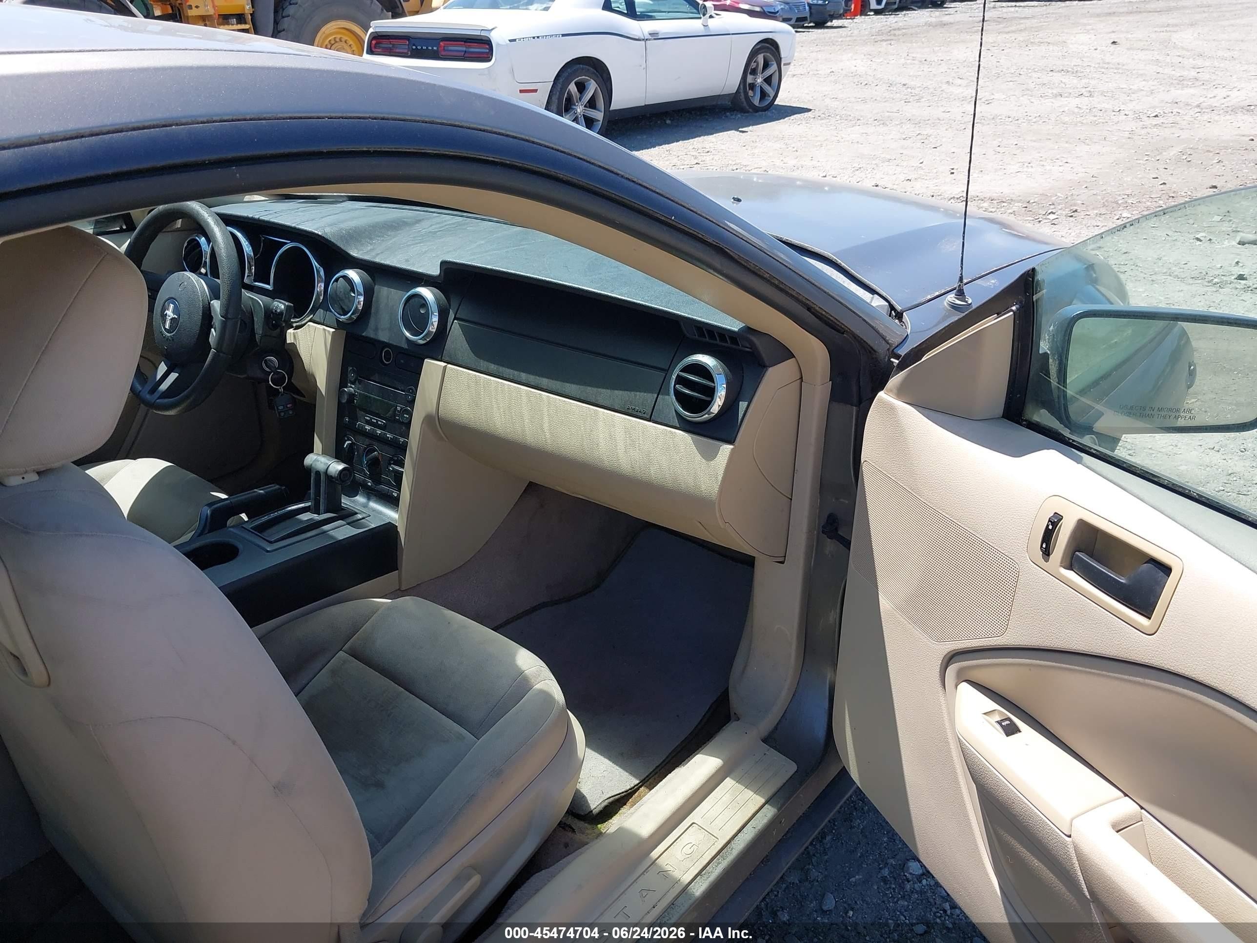 2005 Ford Mustang V6 Deluxe/v6 Premium Gray vin: 1ZVFT80N955178010