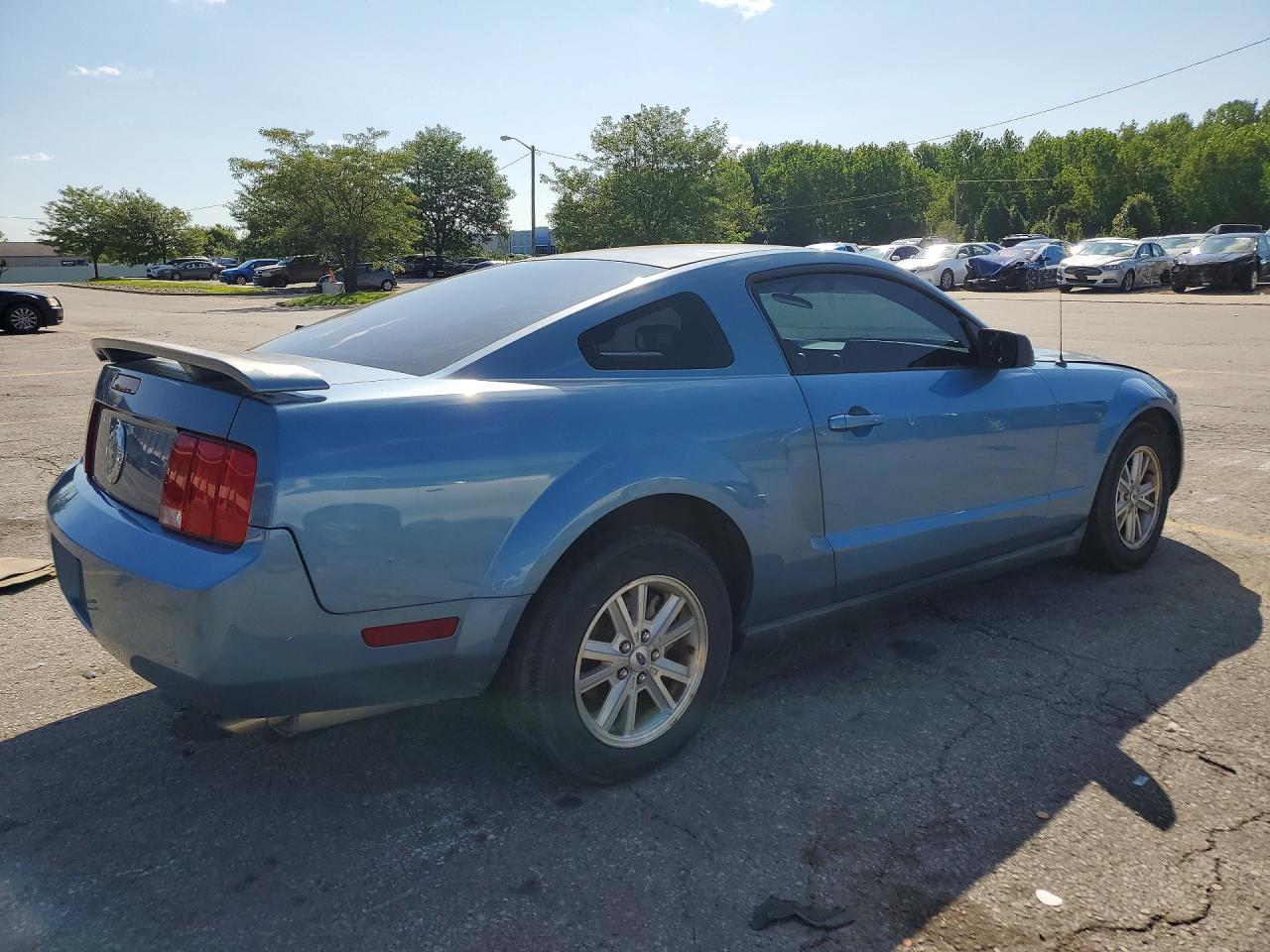 2006 Ford Mustang Синий vin: 1ZVFT80N965157739