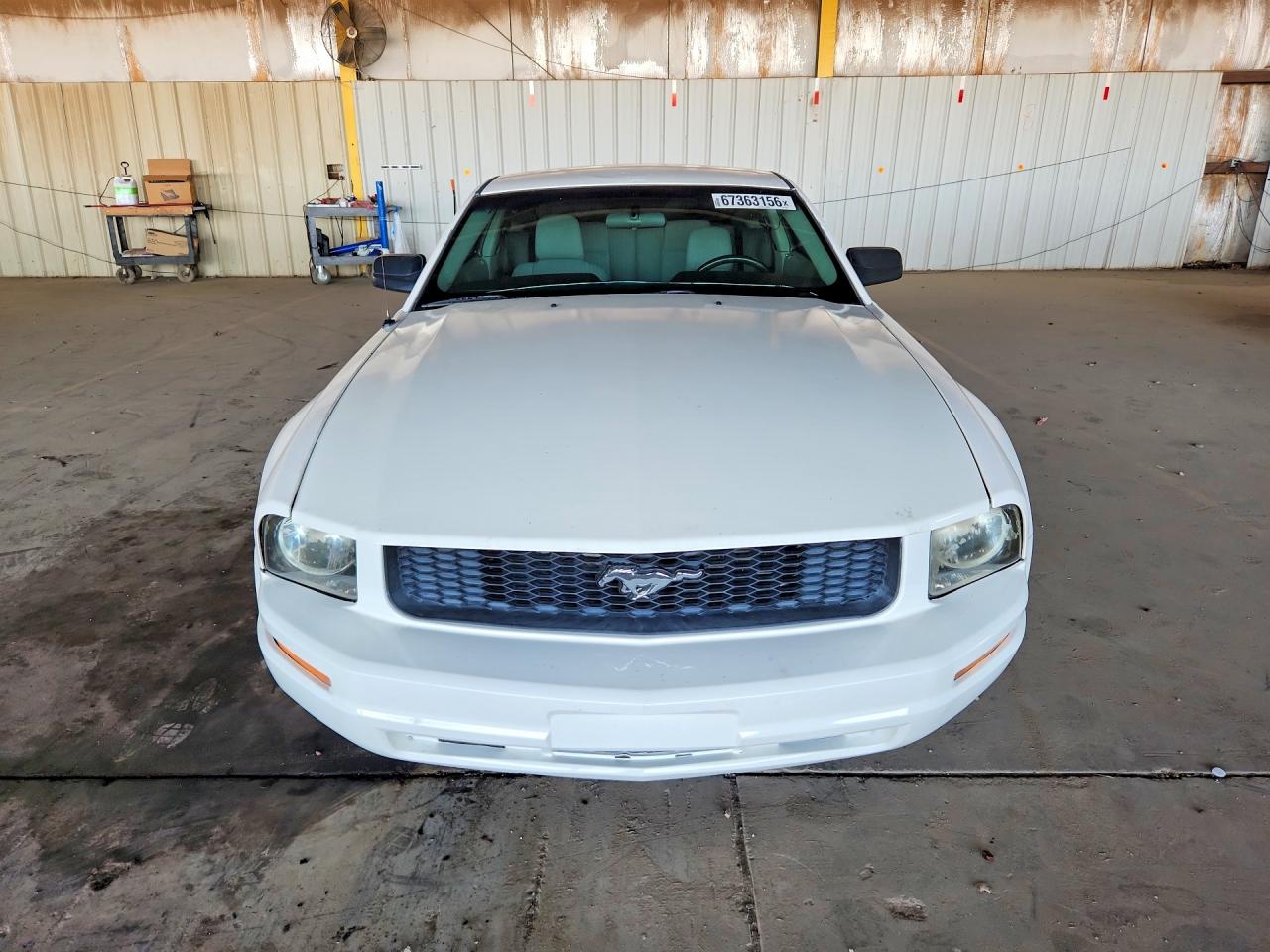 2007 Ford Mustang White vin: 1ZVFT80N975326126