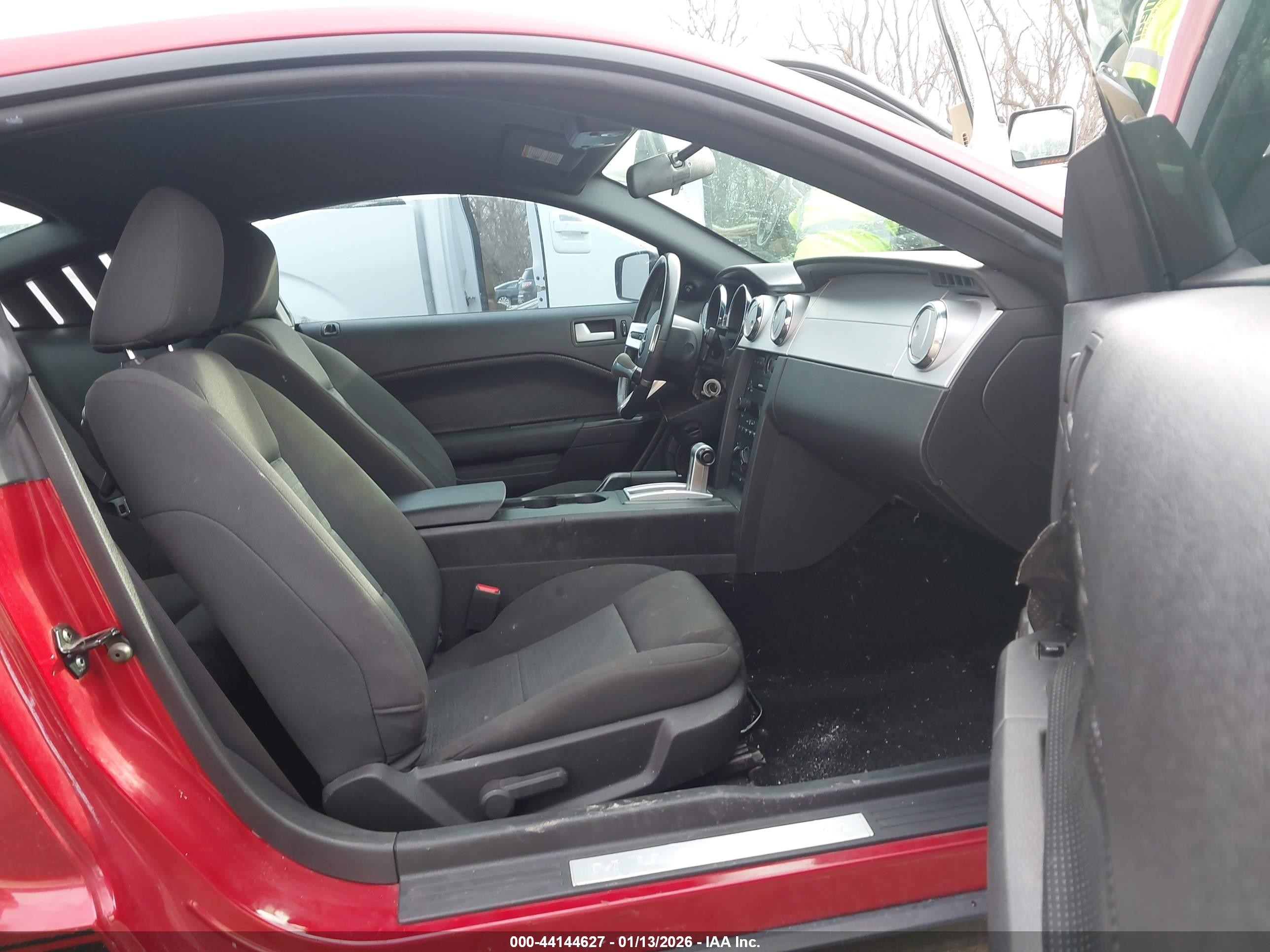 2007 Ford Mustang V6 Deluxe/v6 Premium Red vin: 1ZVFT80N975334873