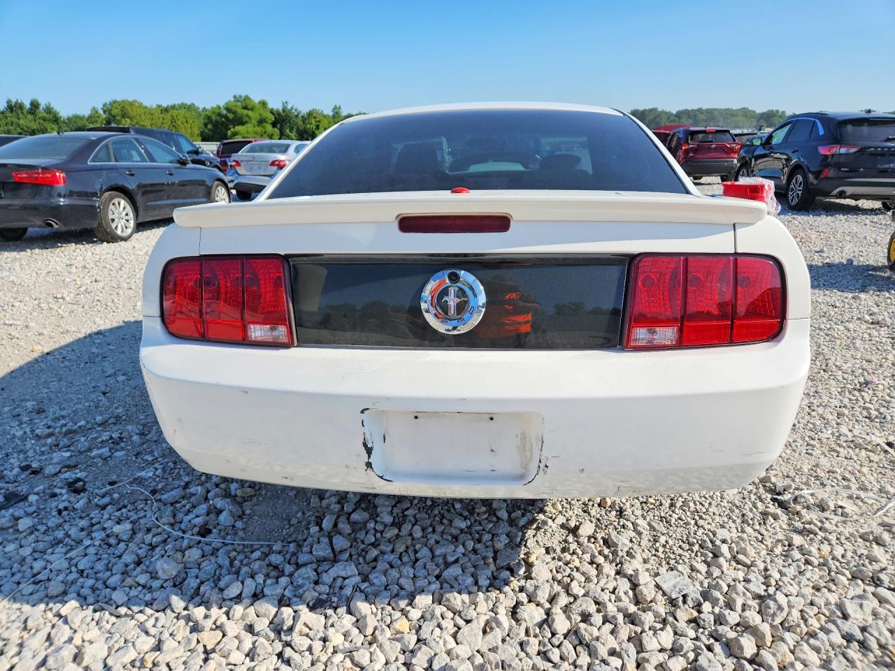 2007 Ford Mustang Белый vin: 1ZVFT80N975359045