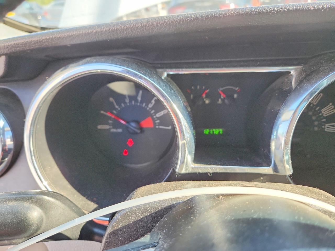 2007 Ford Mustang Белый vin: 1ZVFT80N975359045