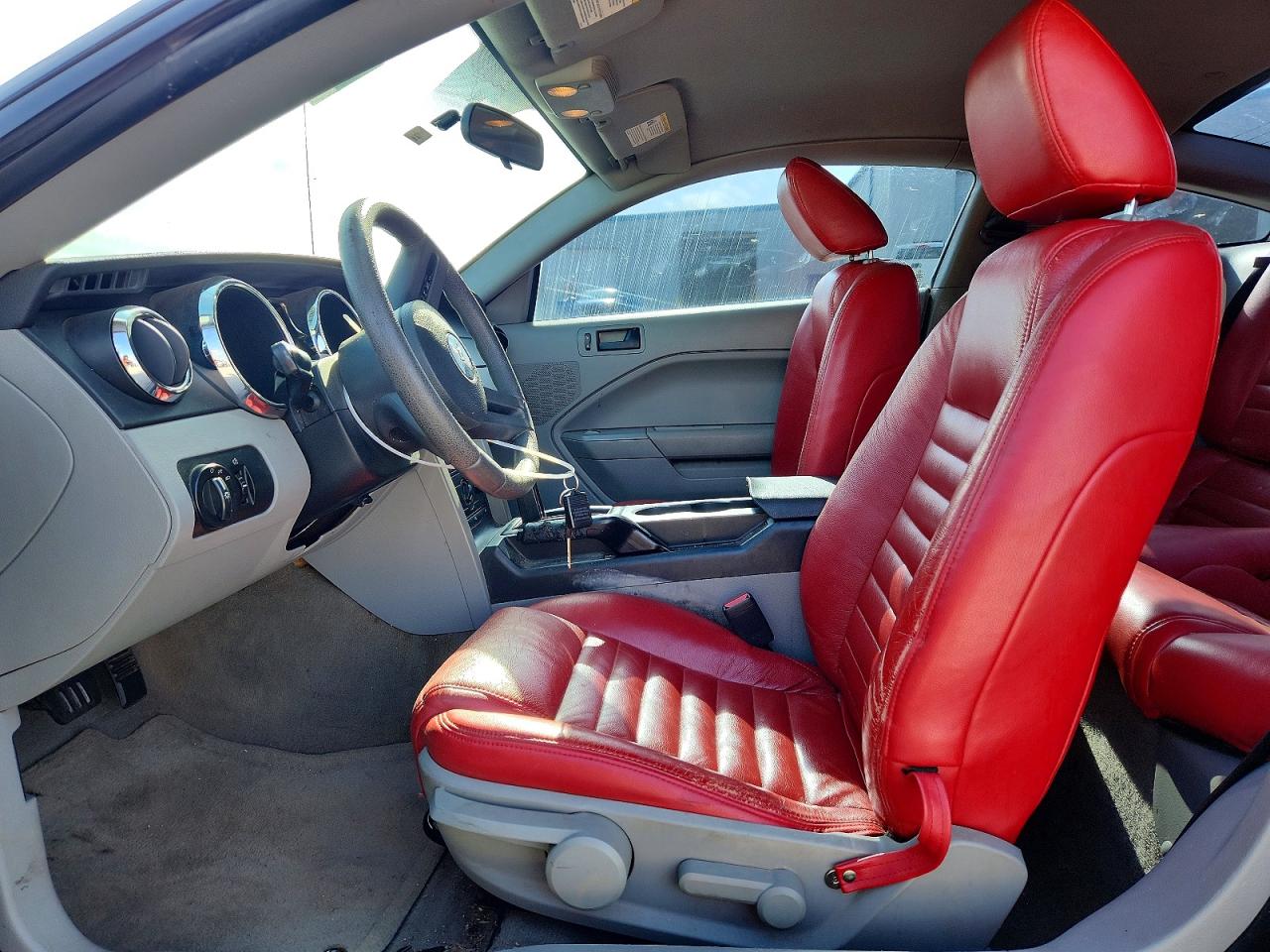 2005 Ford Mustang Черный vin: 1ZVFT80NX55154573