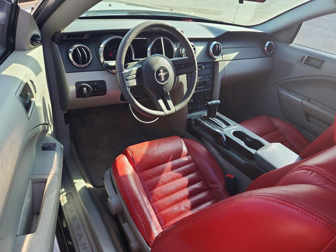 2005 Ford Mustang Черный vin: 1ZVFT80NX55154573