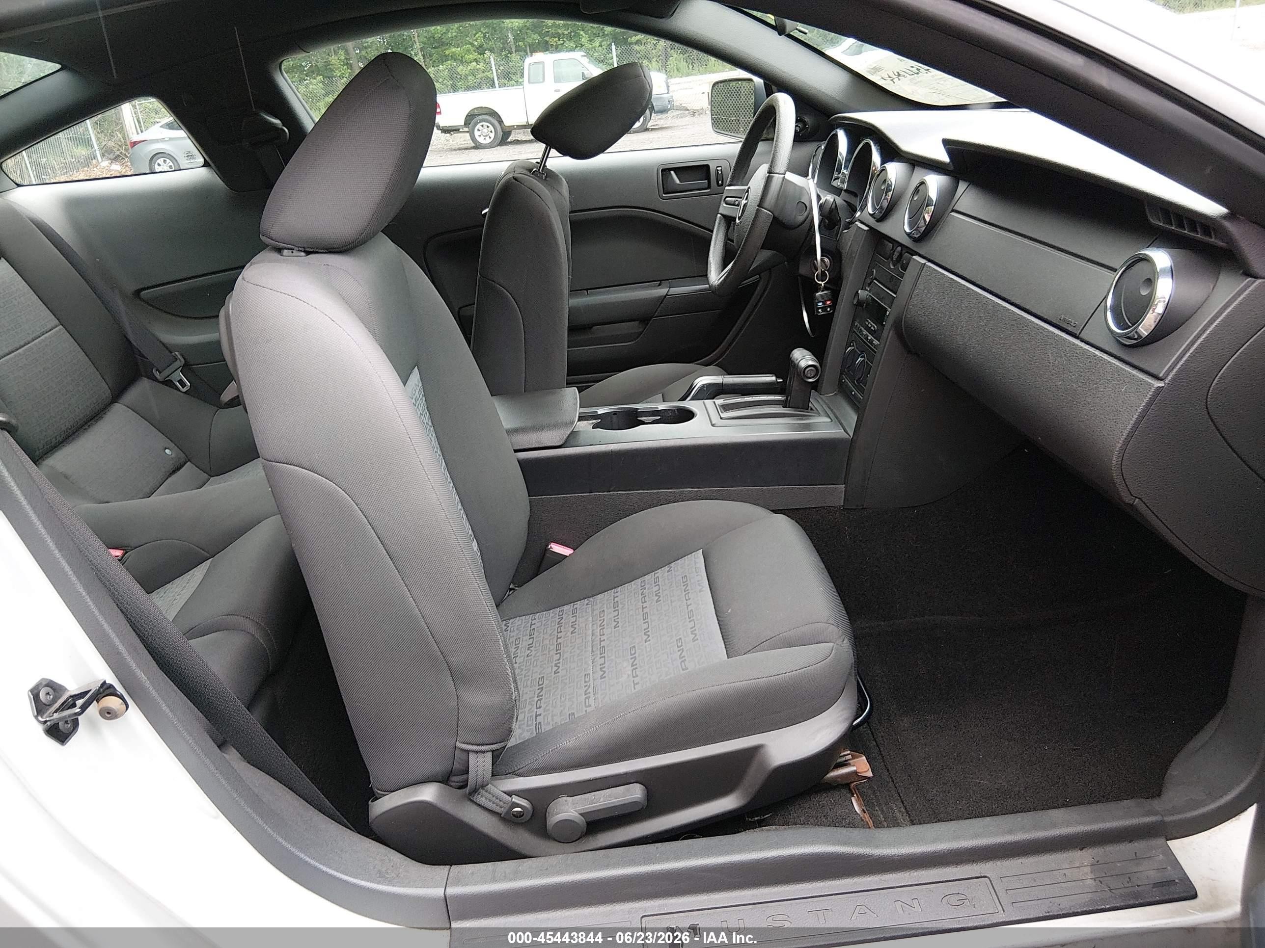 2005 Ford Mustang   Gray vin: 1ZVFT80NX55187962