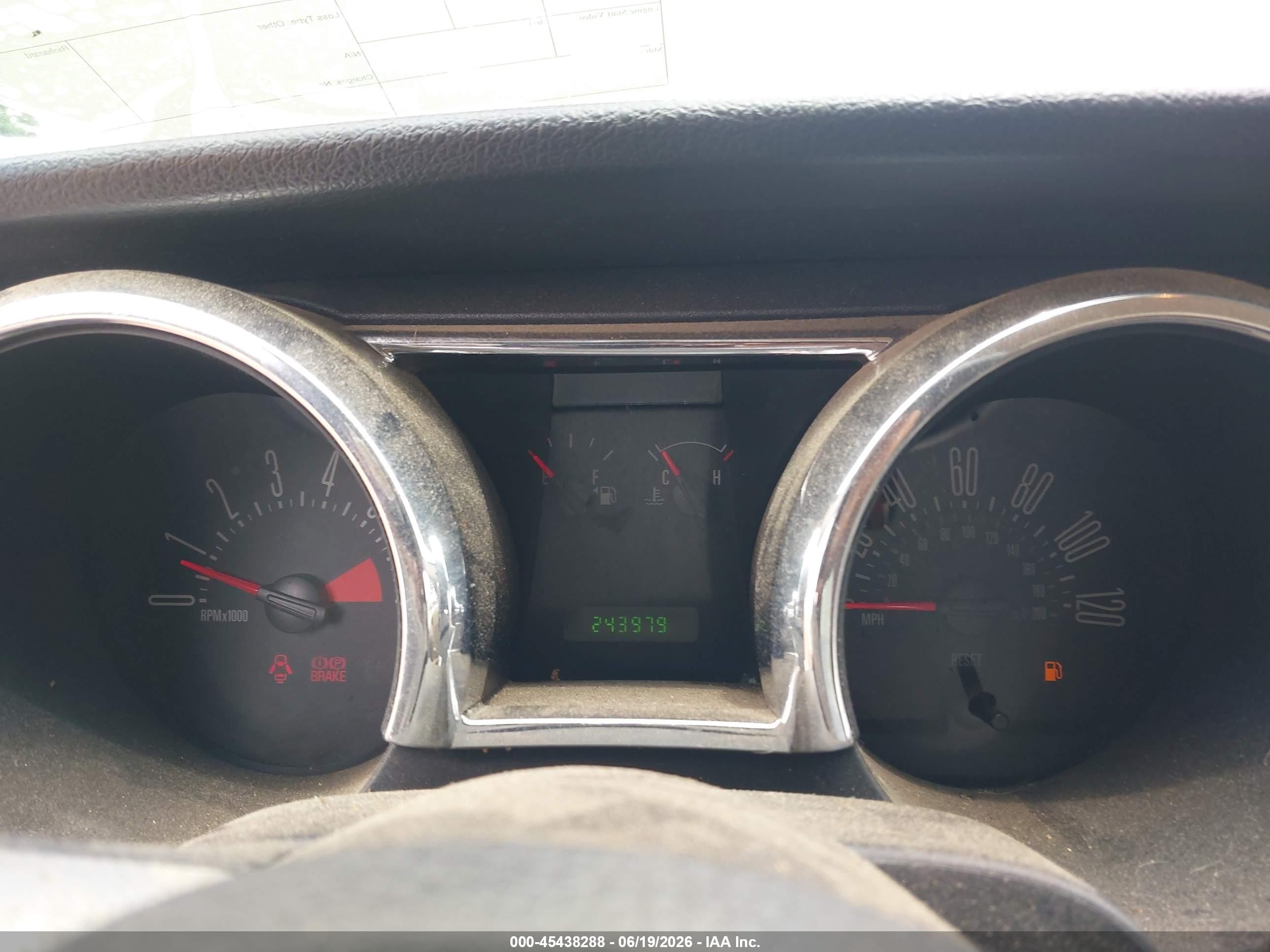 2005 Ford Mustang V6 Deluxe/v6 Premium Золотой vin: 1ZVFT80NX55189095