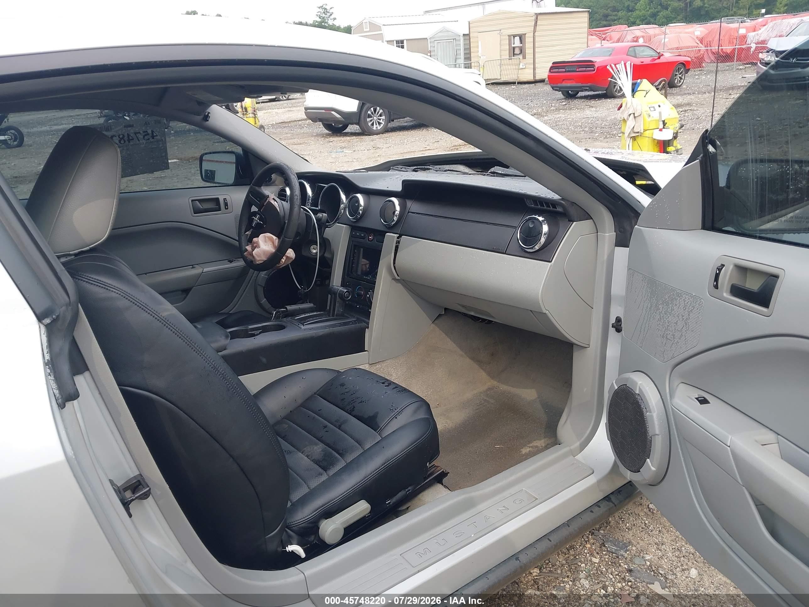 2005 Ford Mustang V6 Deluxe/v6 Premium Gray vin: 1ZVFT80NX55202136