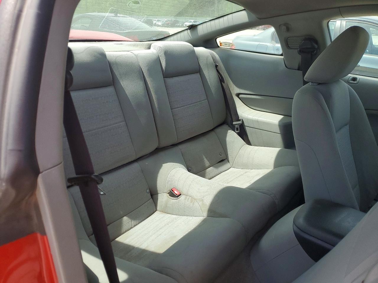 2005 Ford Mustang Red vin: 1ZVFT80NX55206378