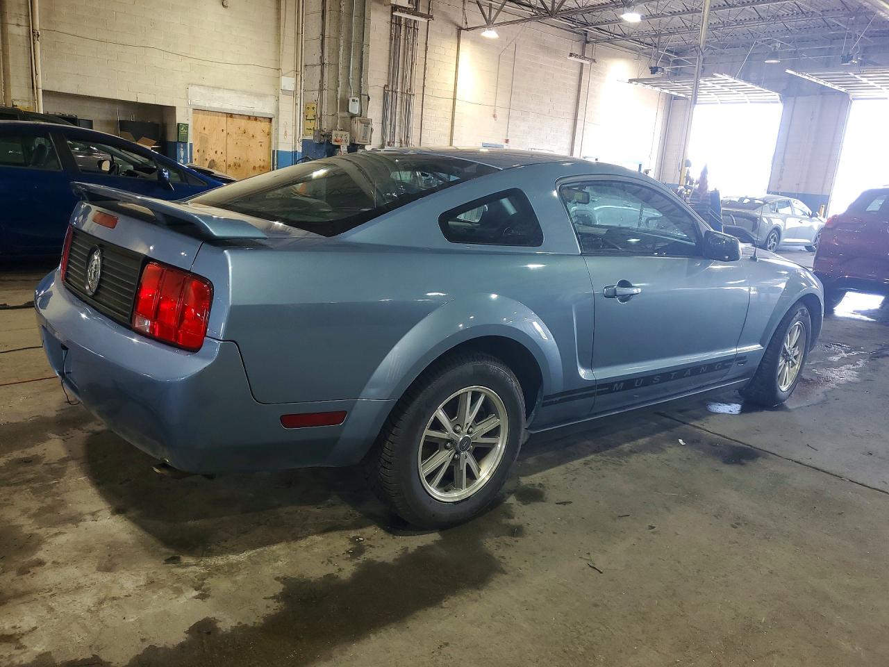 2005 Ford Mustang Синий vin: 1ZVFT80NX55228946