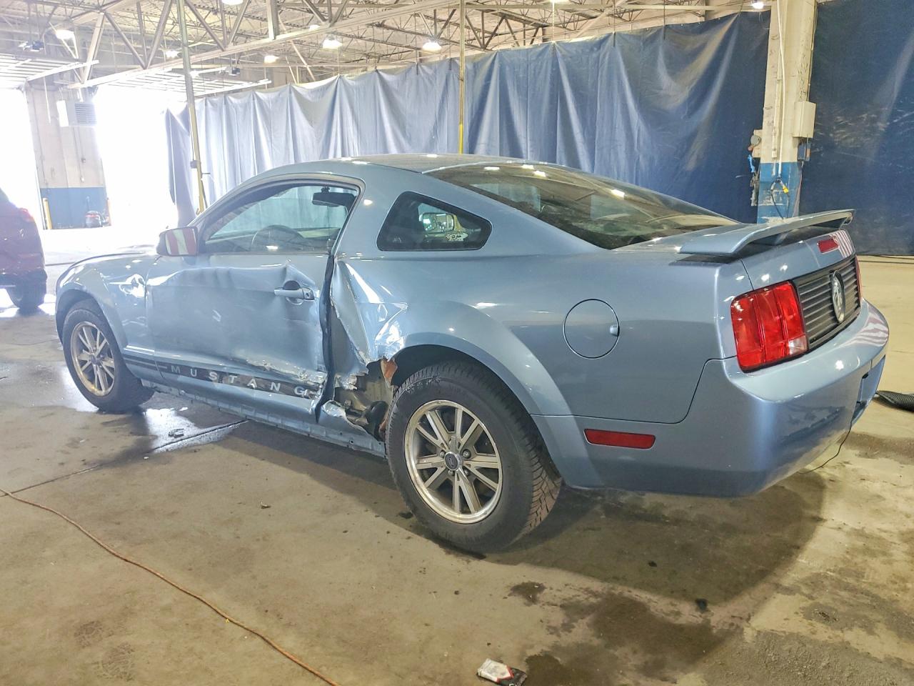 2005 Ford Mustang Синий vin: 1ZVFT80NX55228946