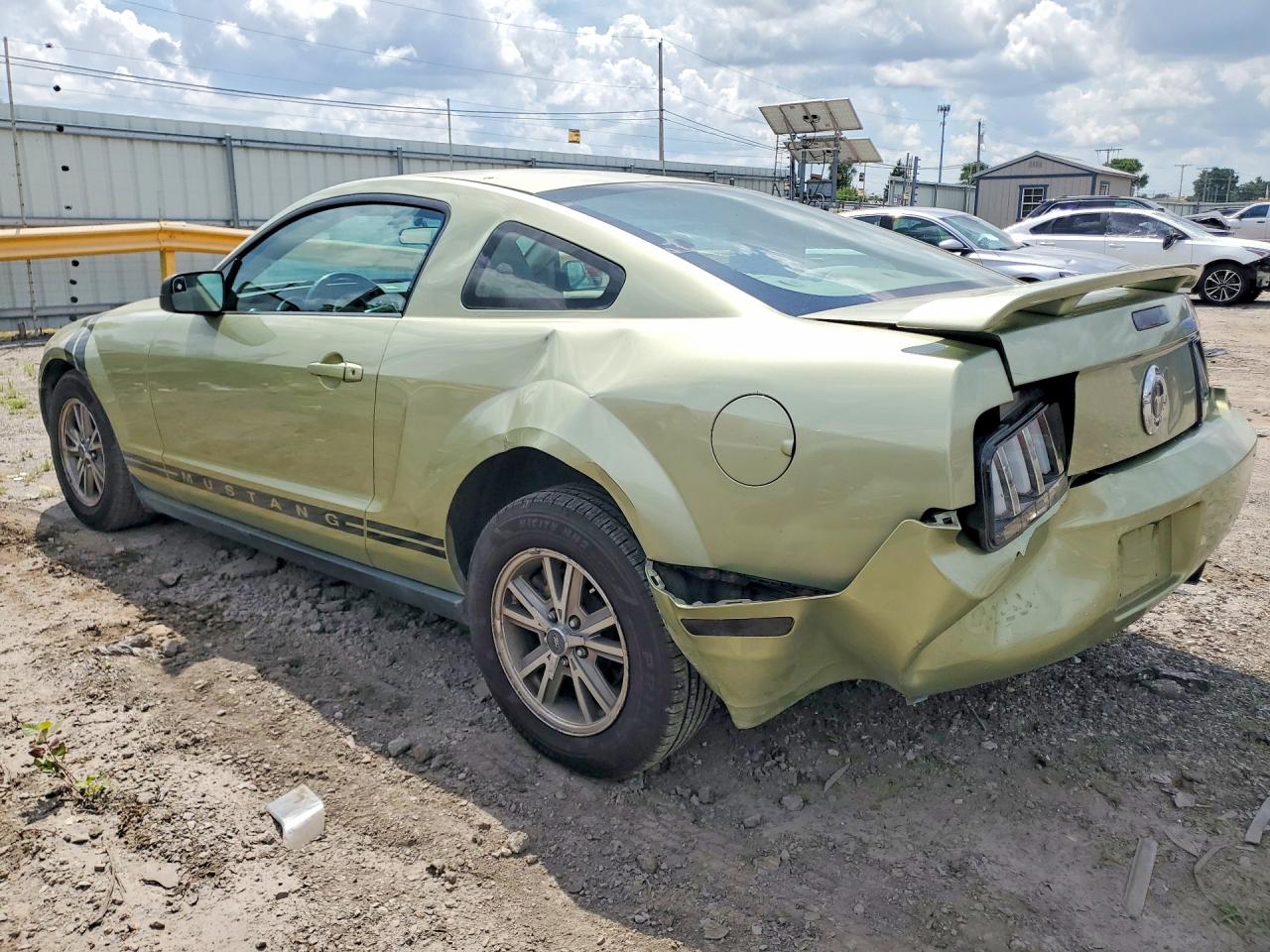 2005 Ford Mustang Зеленый vin: 1ZVFT80NX55246038