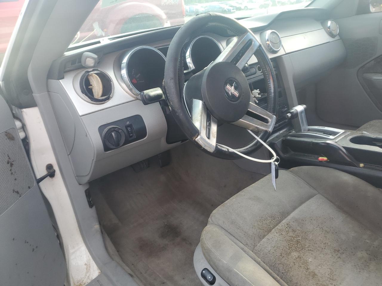 2006 Ford Mustang White vin: 1ZVFT80NX65110770